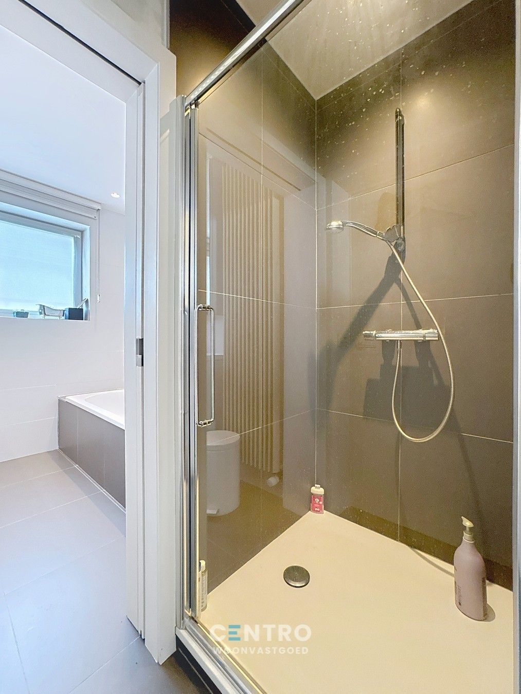 Karaktervolle villa met 5 slpks, praktijkruime en ZUIDgerichte tuin in 't Motje! foto 19