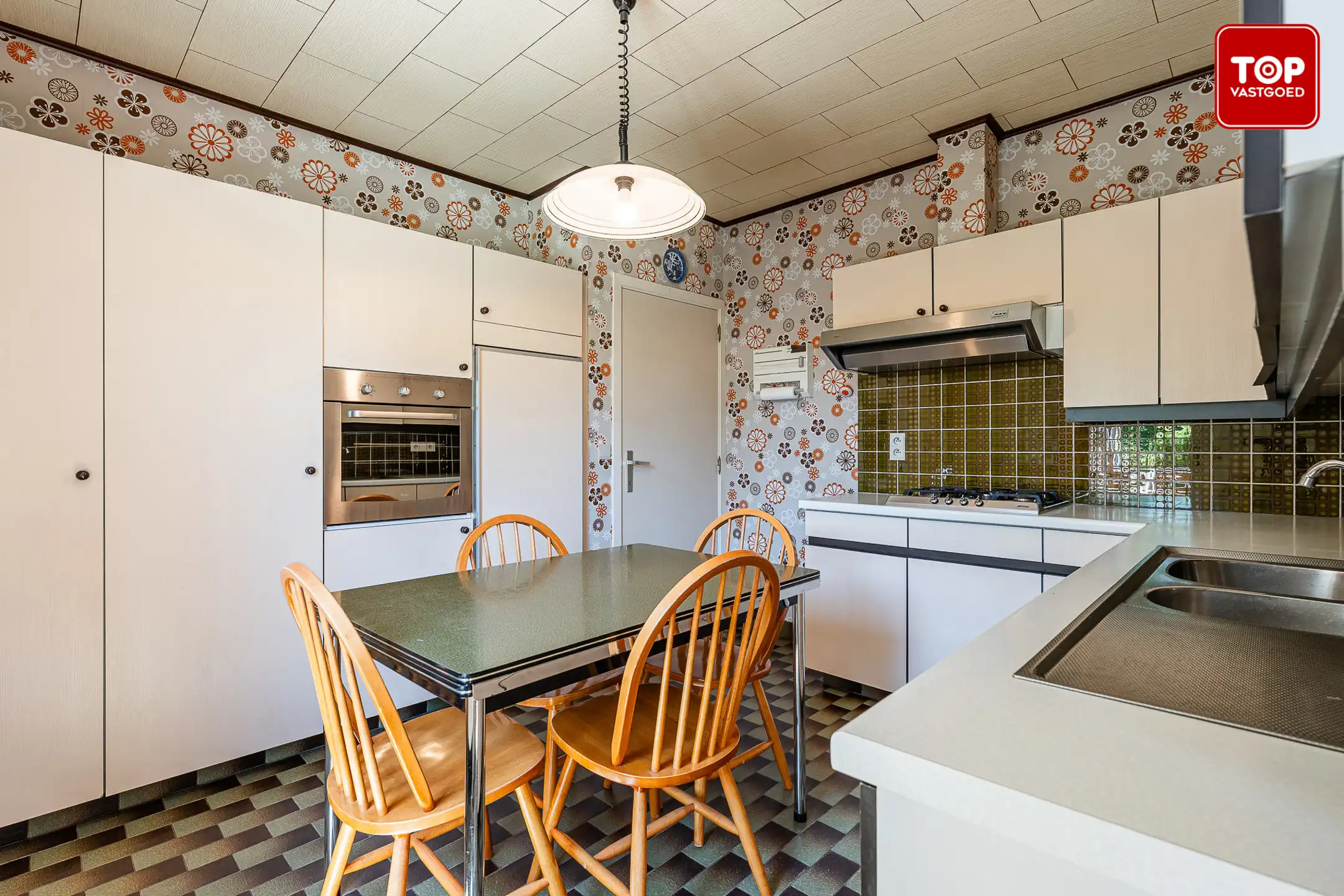 Op te frissen bungalow met 3 ruime slaapkamers en een zonnige tuin van circa 500 m² foto 8
