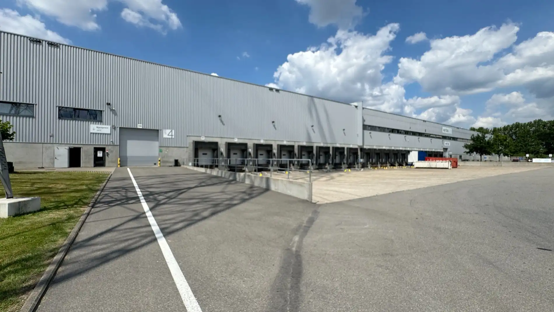 Loods met kantoren te huur in Kersdonk Logistics Centre Willebroek foto 17