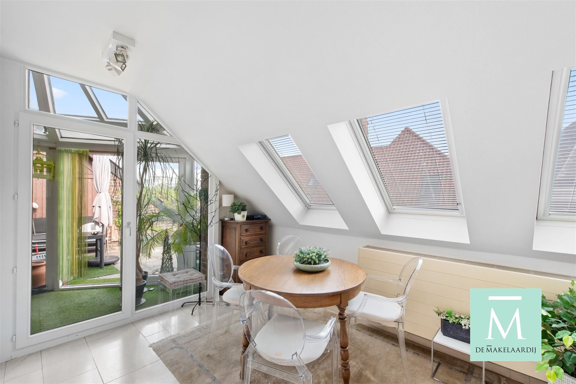 Uiterst centraal gelegen appartement op hoogste verdieping met terras foto 10