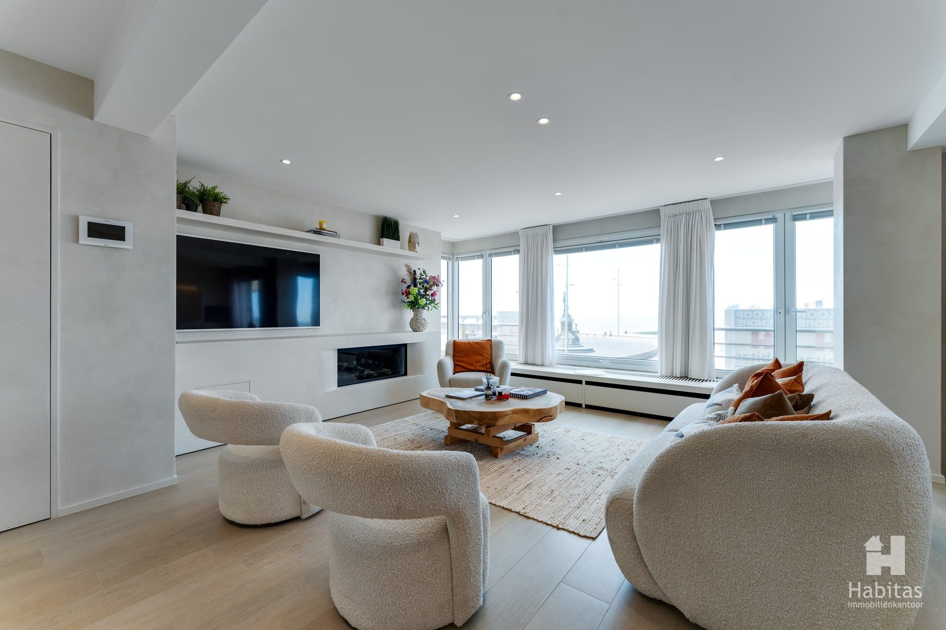 Exclusief zeedijkappartement met ruim 7 m. frontaal zeezicht foto 4