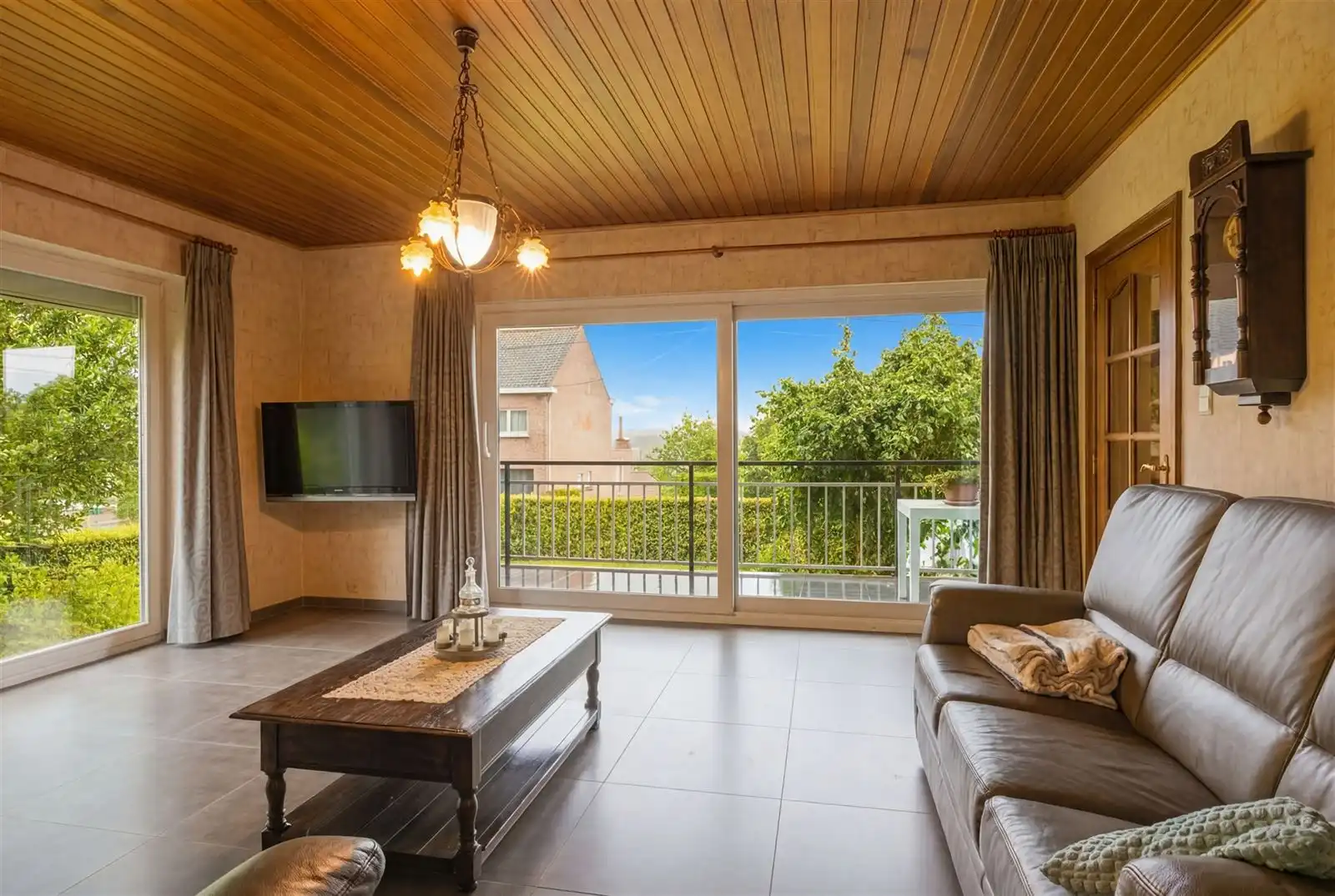 INSTAPKLARE VILLA MET LOODS TE ZWALM foto 4