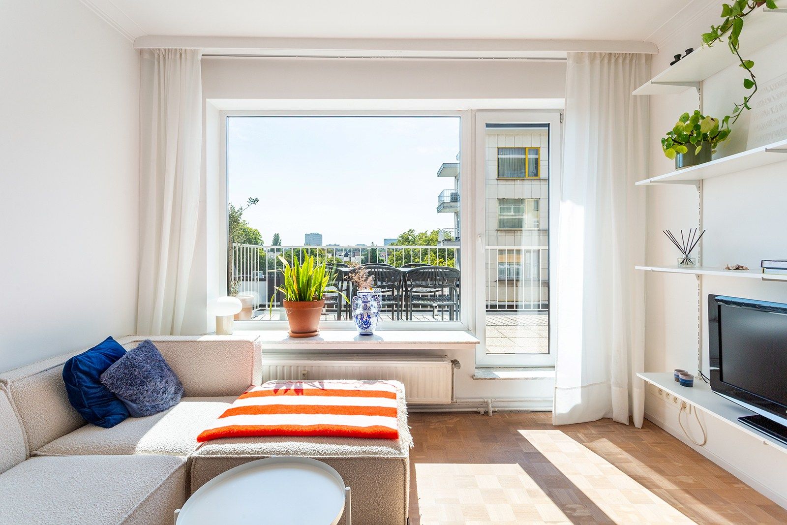 Instapklaar appartement met ruim terras  foto 3
