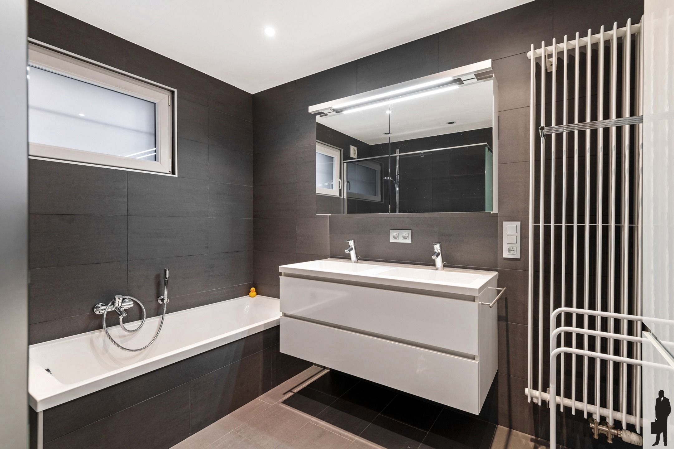 HOB met 4 slpks, bureau en prachtige tuin in centrum Edegem foto 20