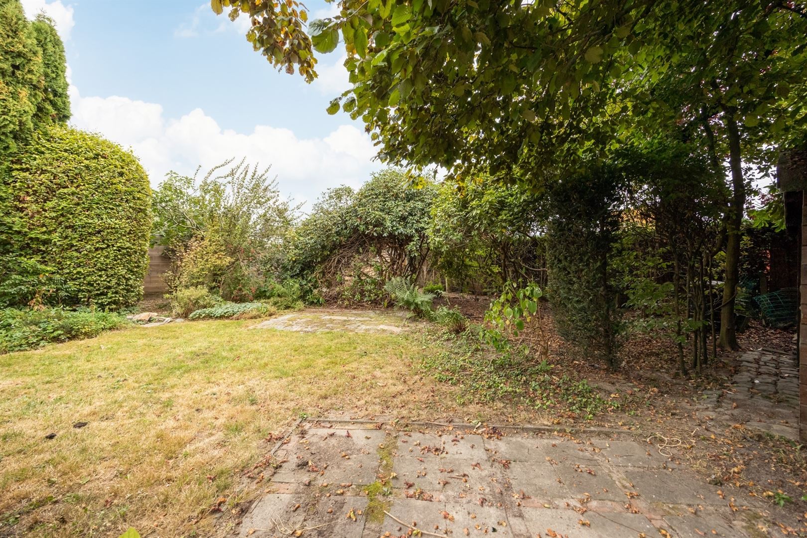 Halfopen woning met potentieel foto 4