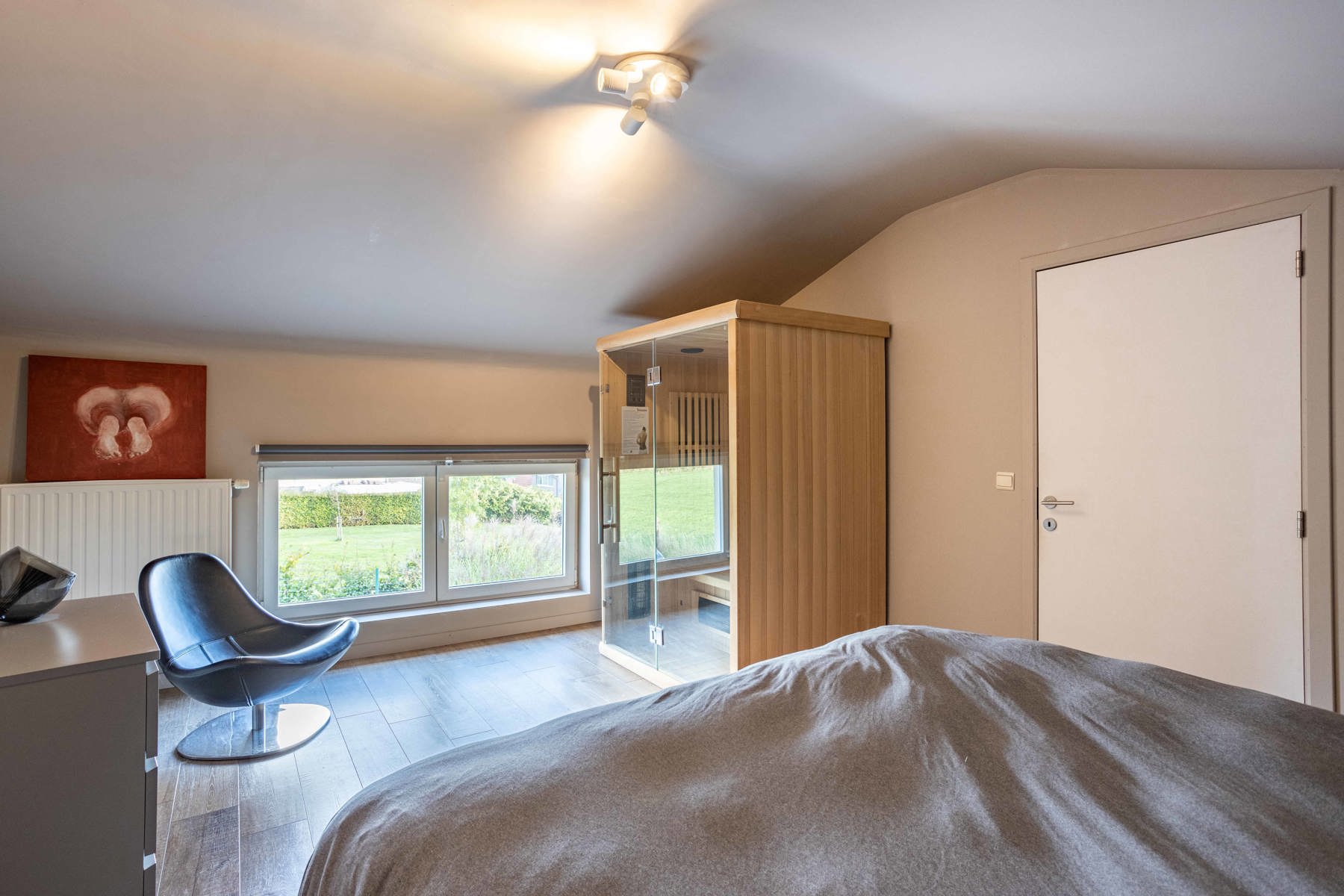 Ruime en lichtrijke woning in een rustige doodlopende straat foto 12