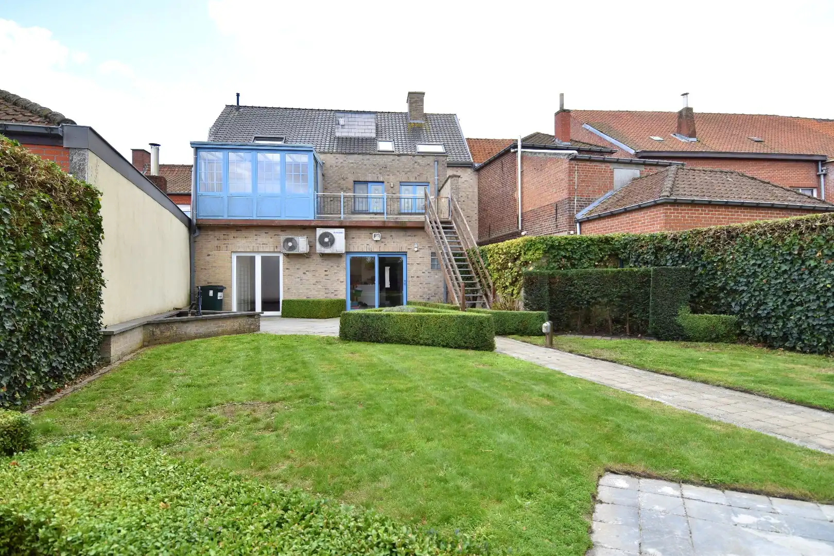 Statige woning met praktijkgedeelte (101 m²), 4 slaapkamers en zonnige tuin te koop in het straatbeeld van Bellegem foto 26