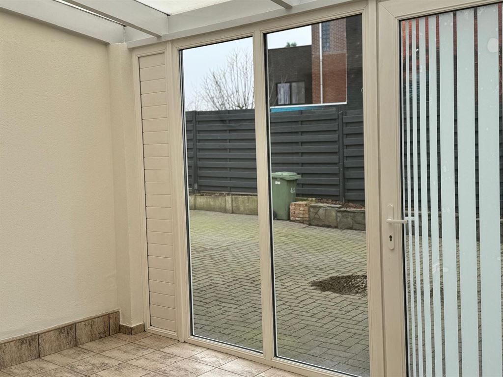 Half-vrijstaande woning met 3 slaapkamers foto 4