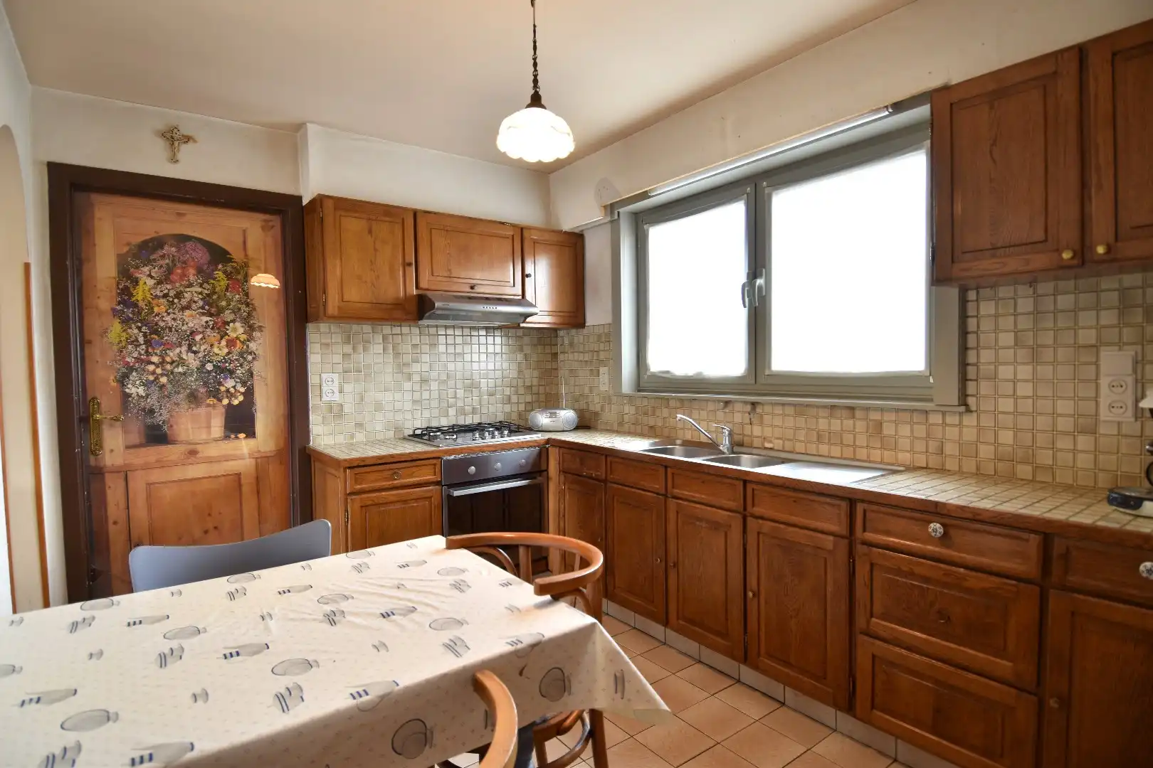 Gezinswoning met 3 slaapkamers, garage en zonnige tuin te koop in kindvriendelijke omgeving te Gullegem foto 3