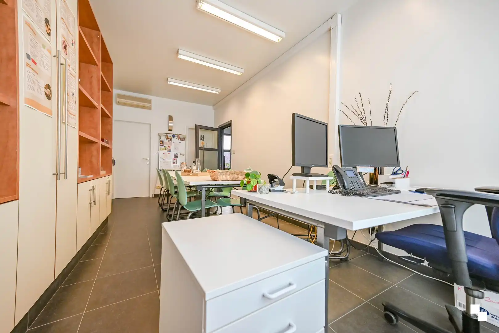 Commerciële ruimte van ca. 188 m² in centrum Izegem foto 4