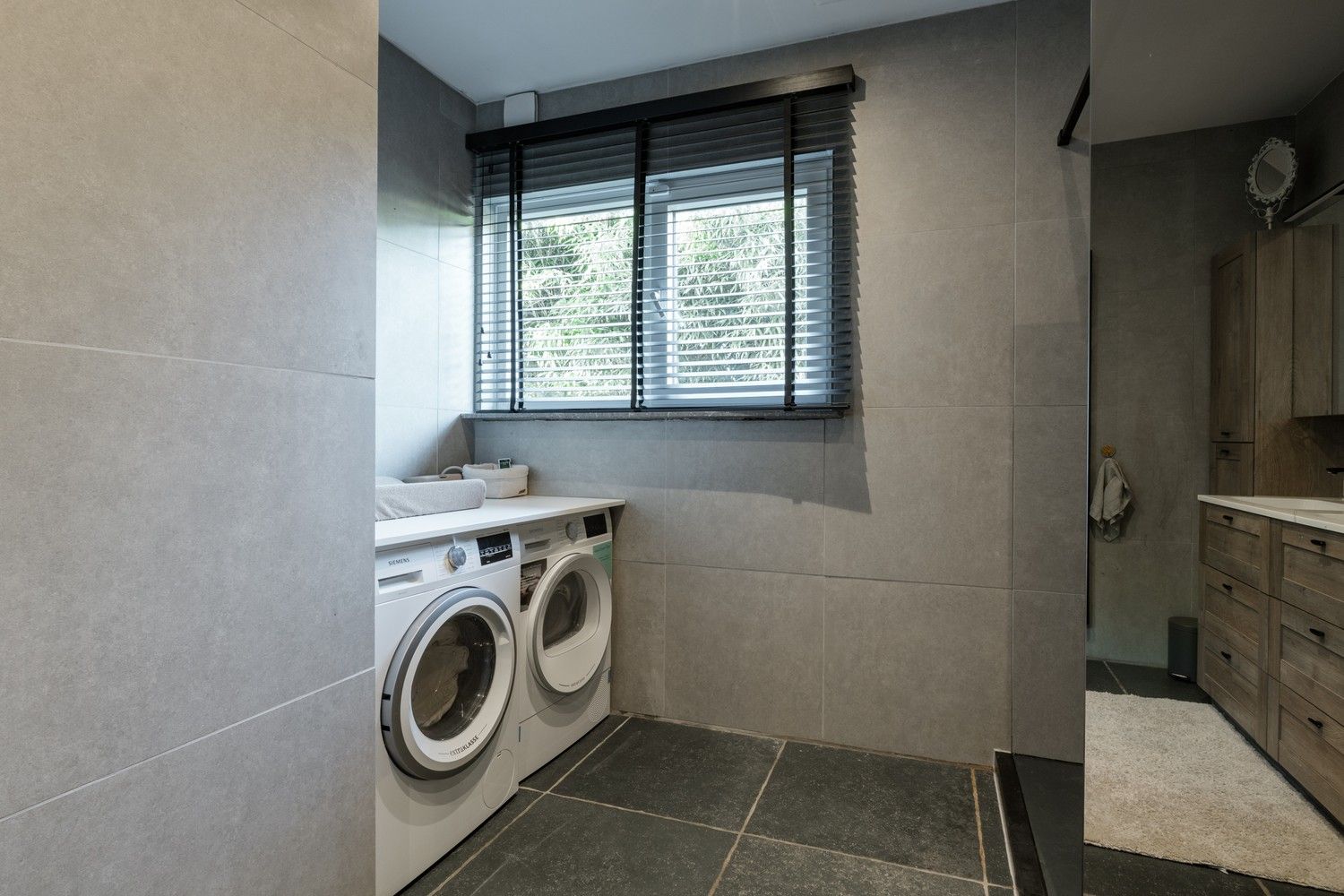 Gezellige, gerenoveerde gezinswoning met 3 slaapkamers op 903 m², vlak bij de Nederlandse grens! foto 17