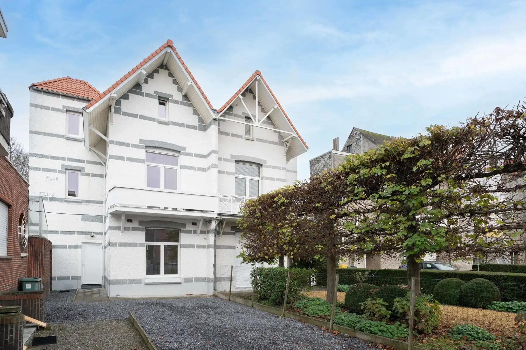 Karakteristieke HOB met 4 slpk in centrum Heist foto {{pictureIndex}}