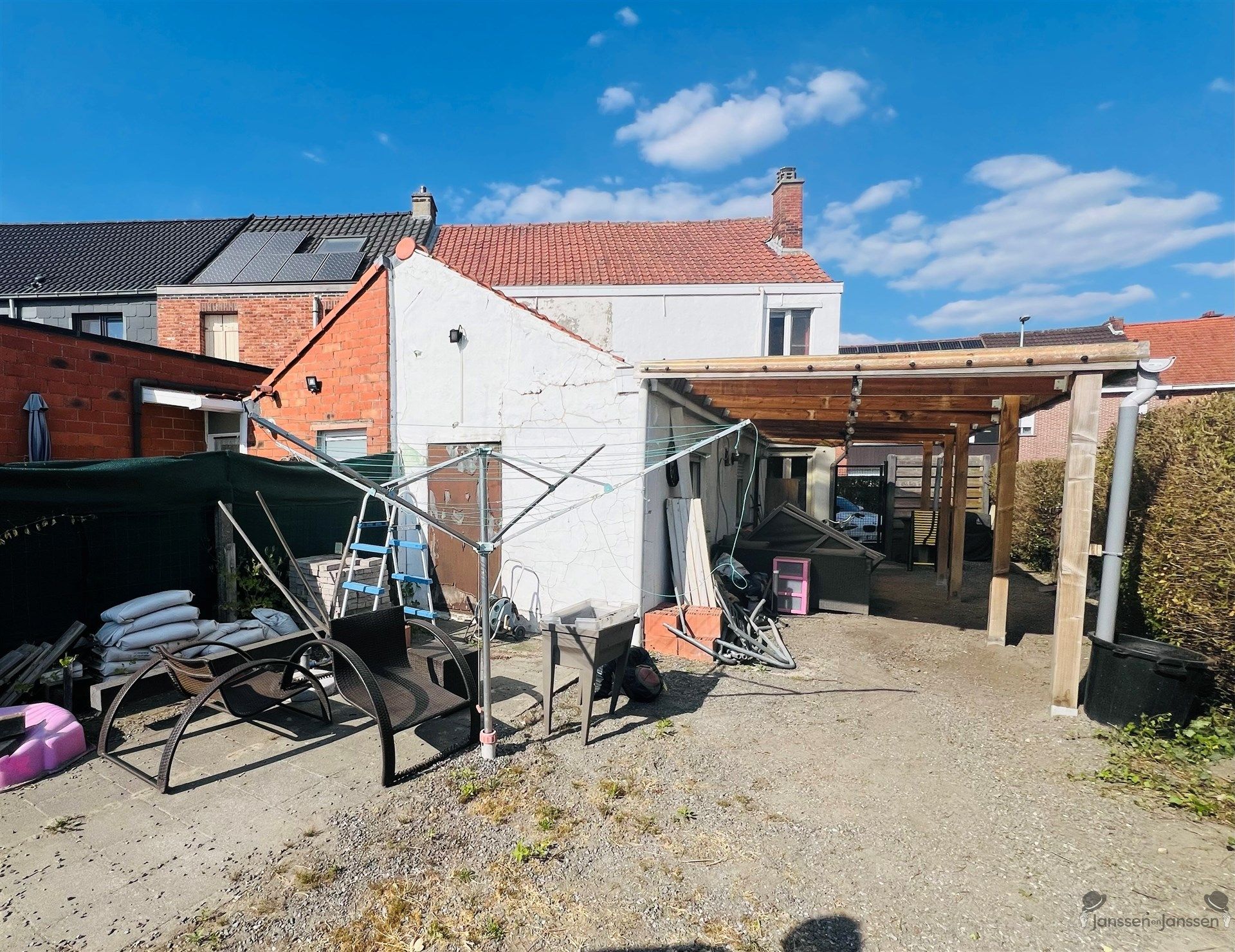 Te renoveren halfopen bebouwing met tuin foto 15