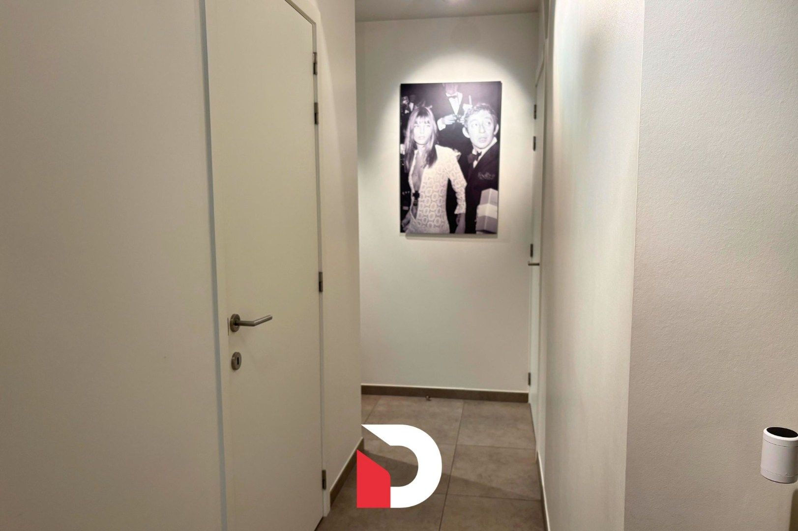 Uniek GEMEUBELD appartement met 2 slaapkamers en ruim terras foto 12