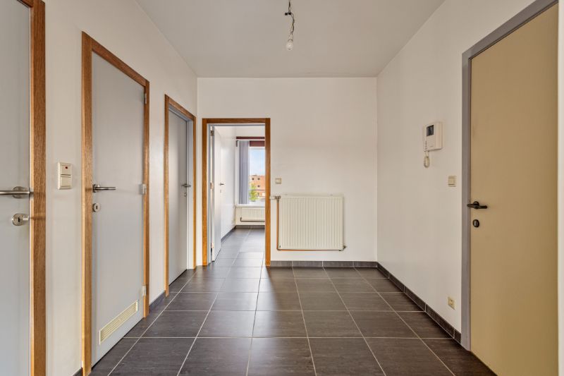 INSTAPKLAAR APPARTEMENT MET PRIVATE GARAGE IN EEN KLEINE RESIDENTIE foto 9