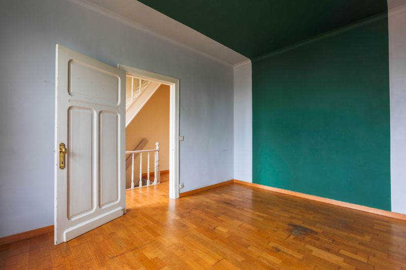 Te moderniseren woning met 2 ruime slaapkamers (4 mogelijk) en tuin (terras), mogelijkheid om garage bij te kopen. foto 10