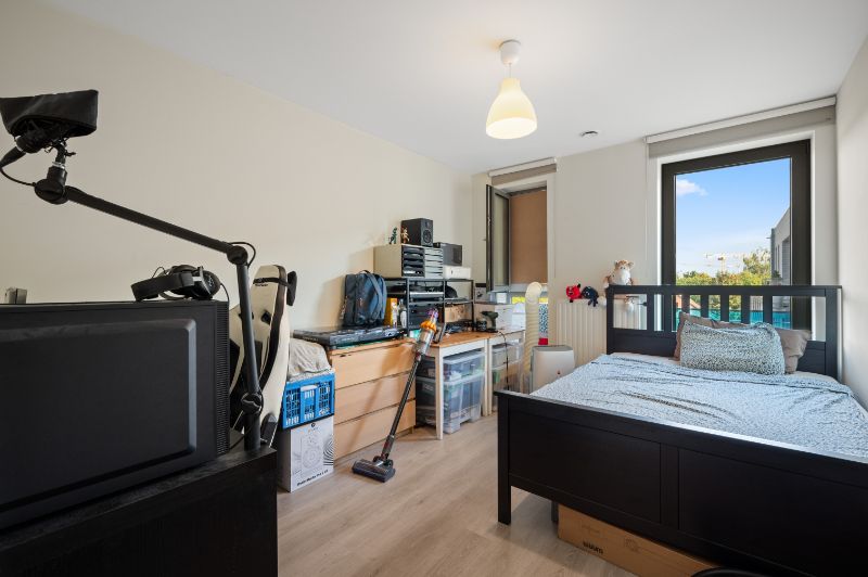 Groot 2-slaapkamer appartement met overdekte staanplaats foto 9
