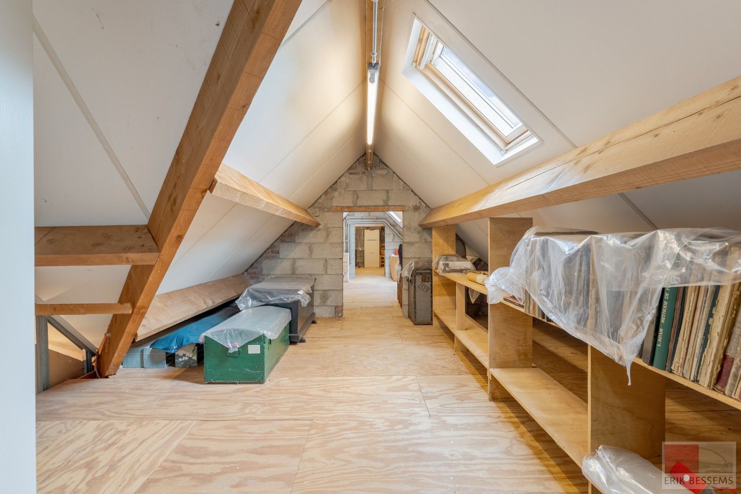 Prachtige vrijstaande villa met Franse allure, gelegen op een royaal perceel van 1.211 m², biedt een riante woonoppervlakte van 309 m² foto 27