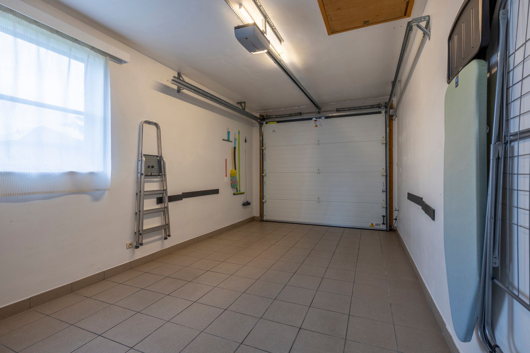 Bungalow met 3 slaapkamers, garage en tuin te koop! foto 19