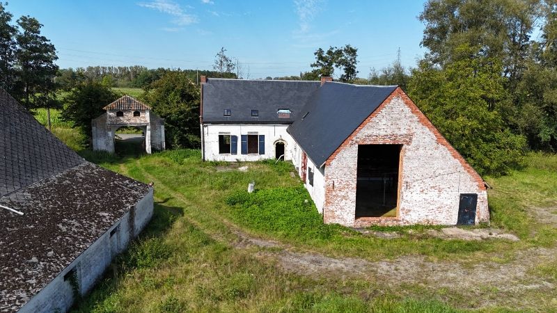 Exclusief 17e eeuws landgoed met bijgebouwen en slotgracht op 1 ha foto 6