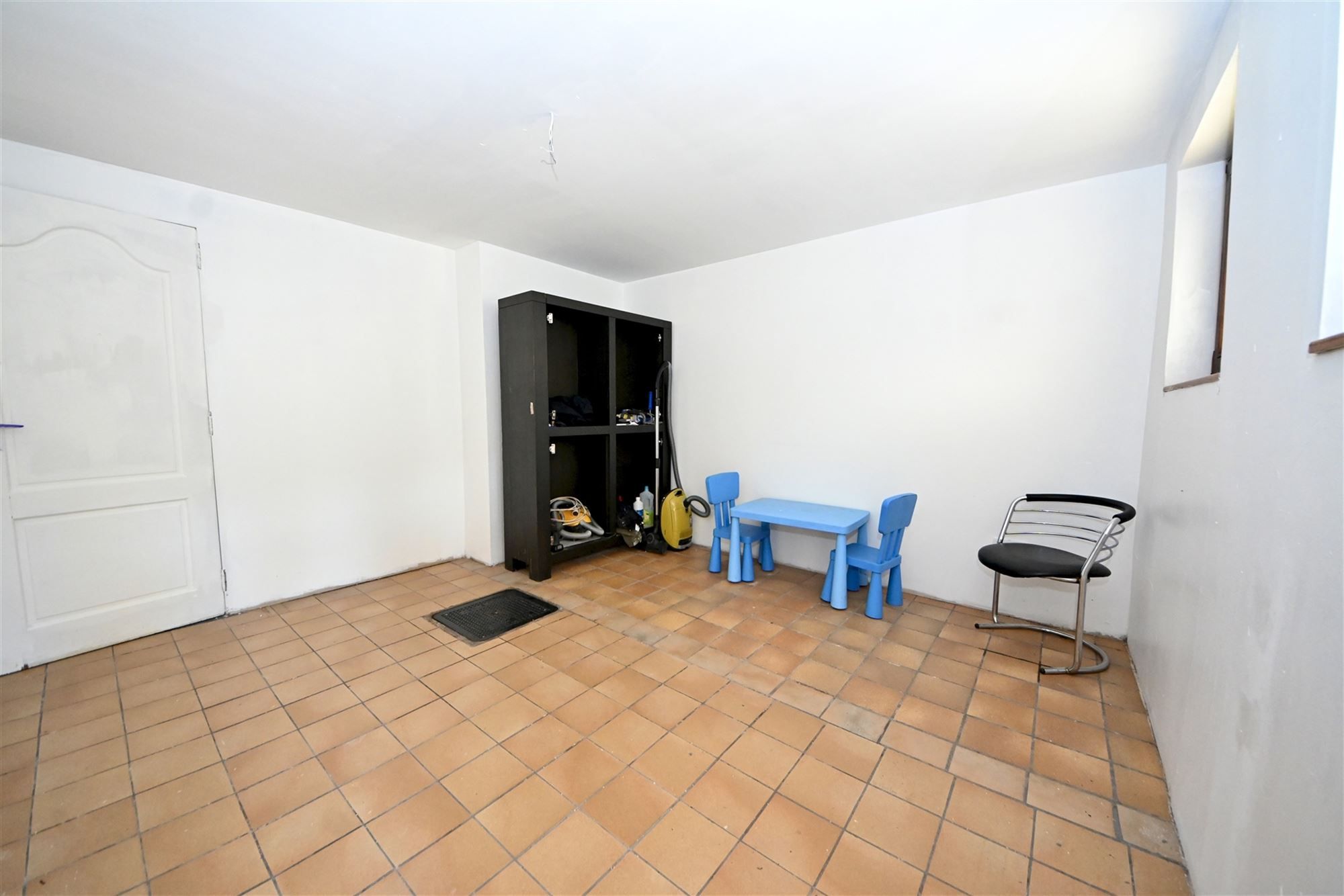 Handelsruimte met duplex appartement en tuin.  foto 9