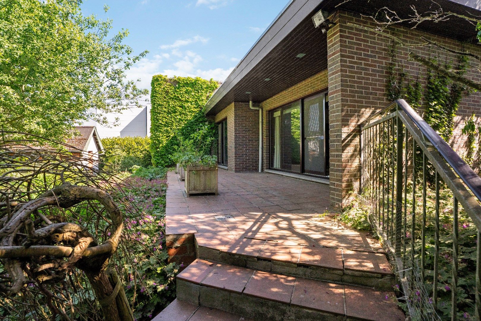 VERRASSEND RUIME ALLEENSTAANDE WONING OP 1.298 m² foto 21
