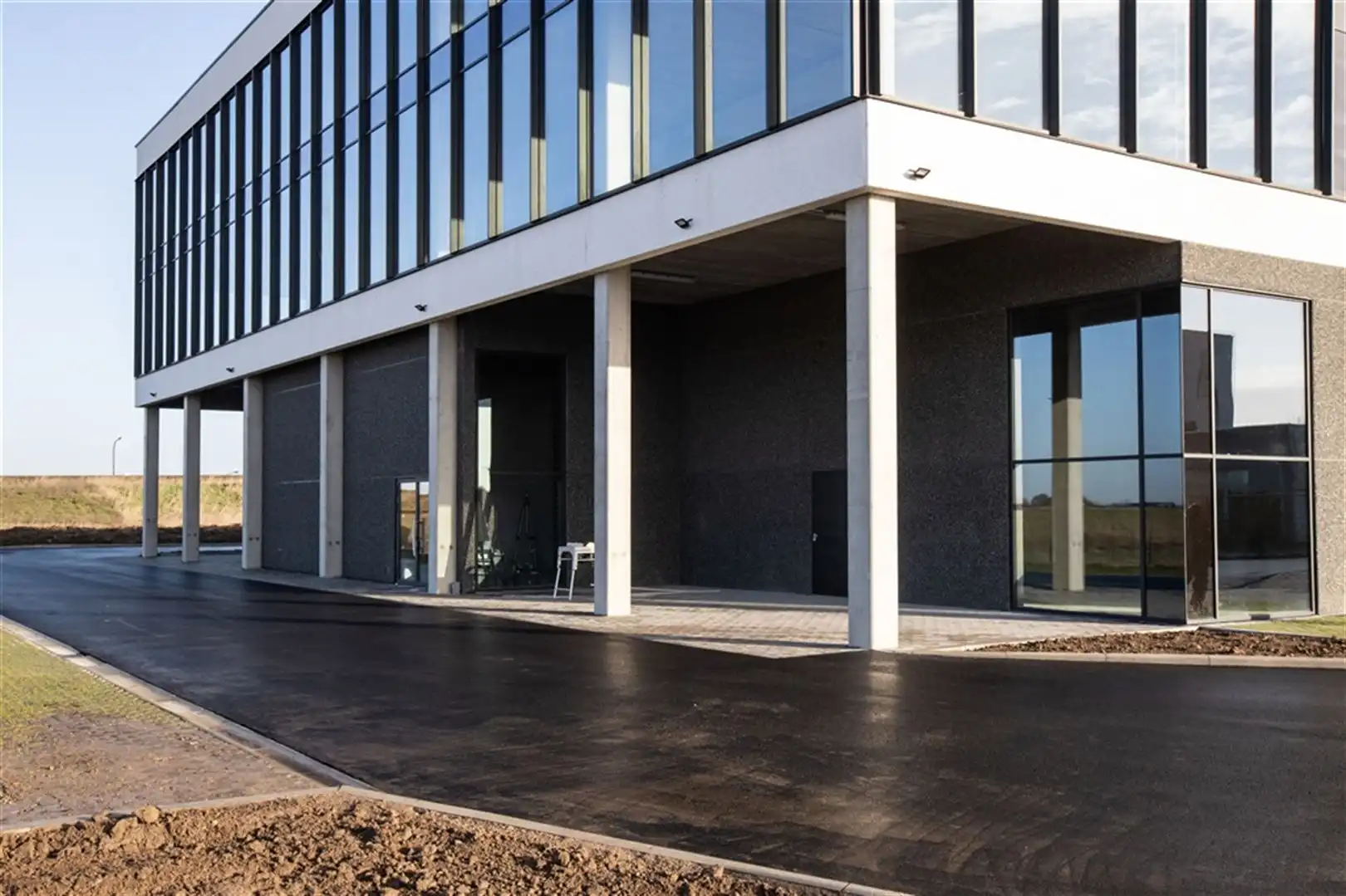 Te Huur KMO Unit te Ghislengien foto 3