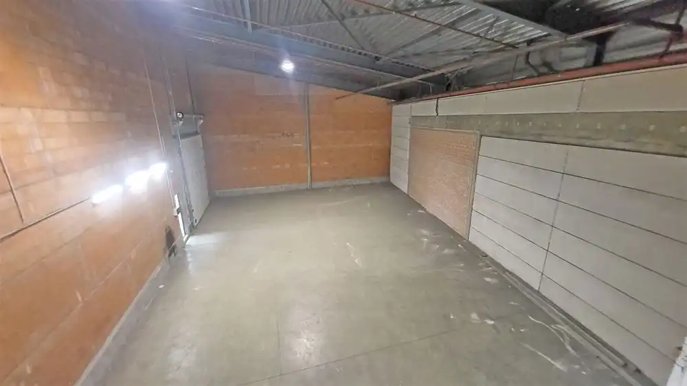 Opslag + kantoor + parking te Deurne foto 6