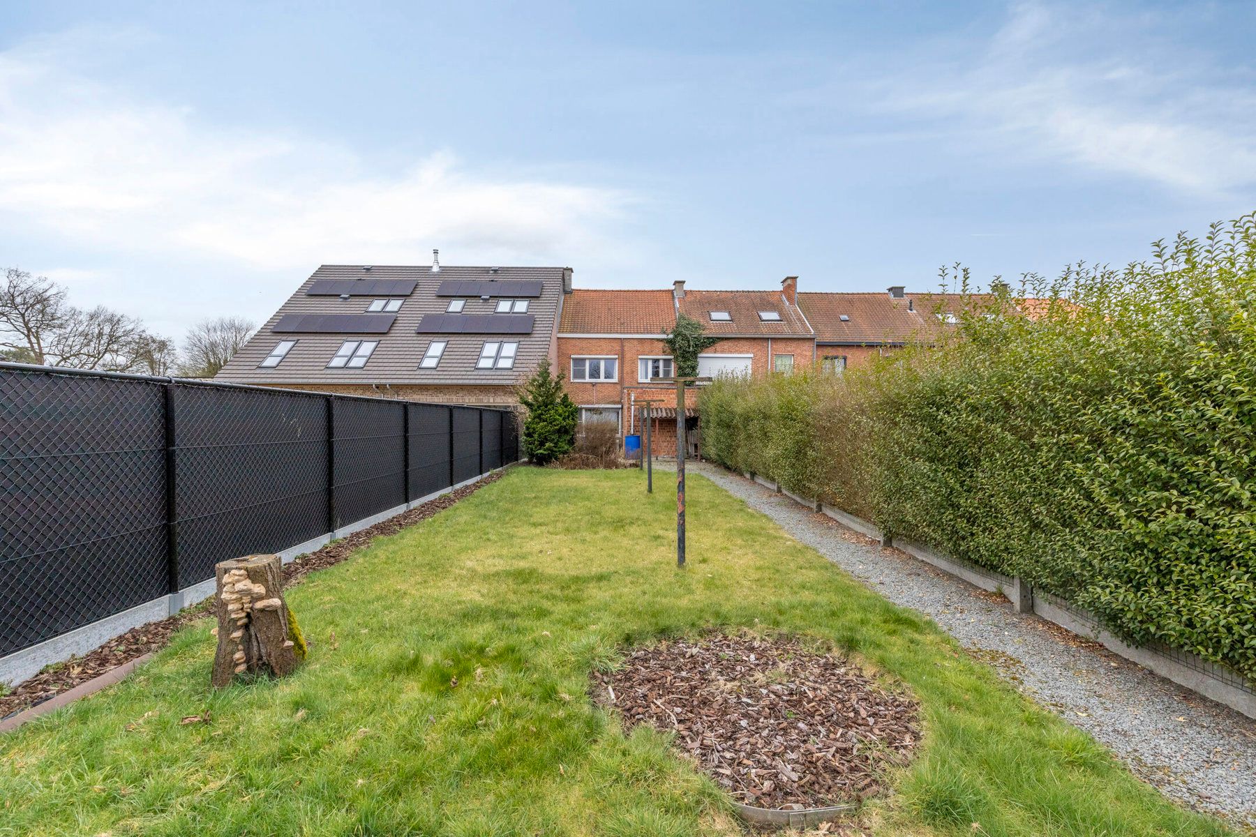 Ruime woning met tuin én garage in hartje Belsele foto 3