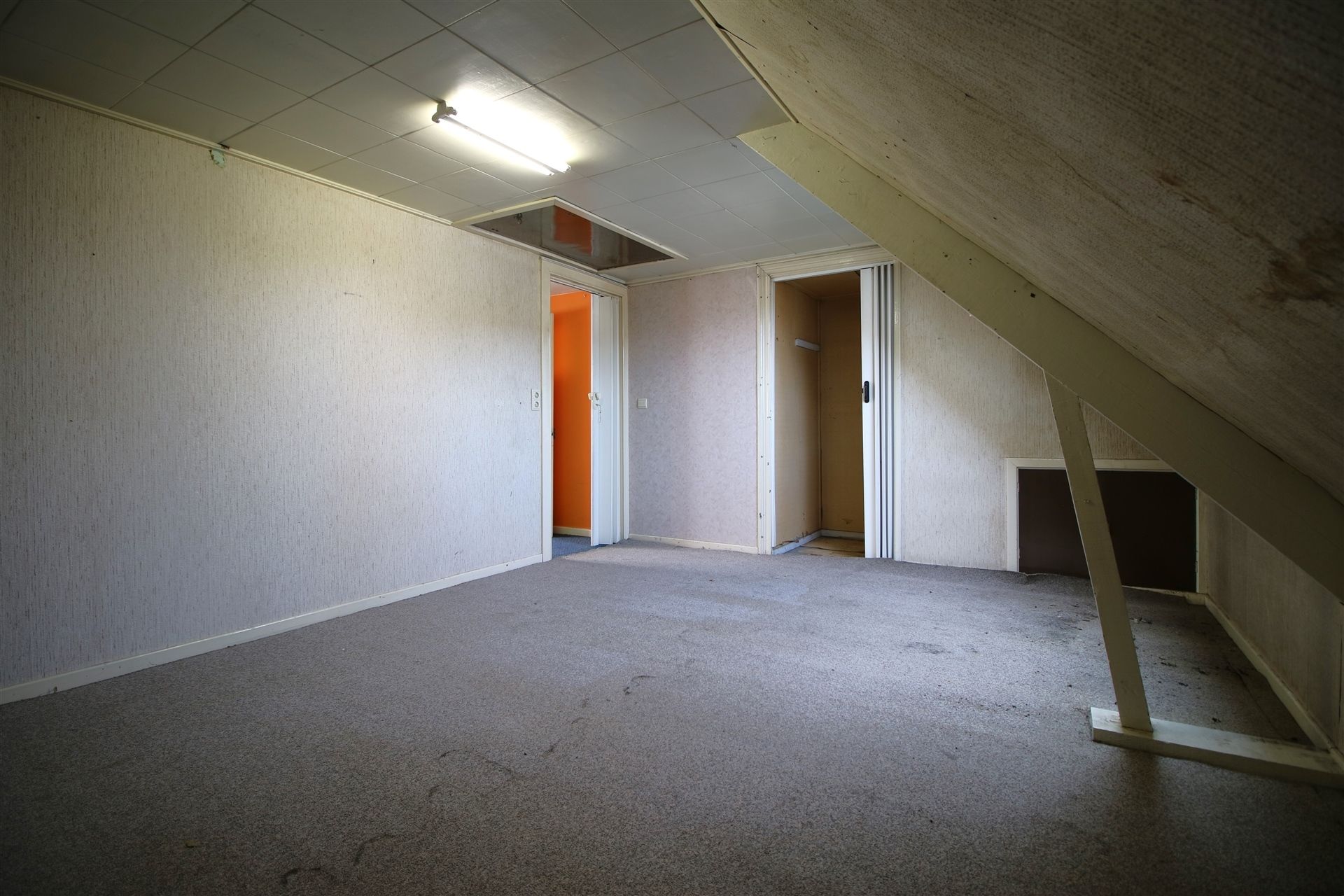 Op te frissen woning in het centrum foto 21