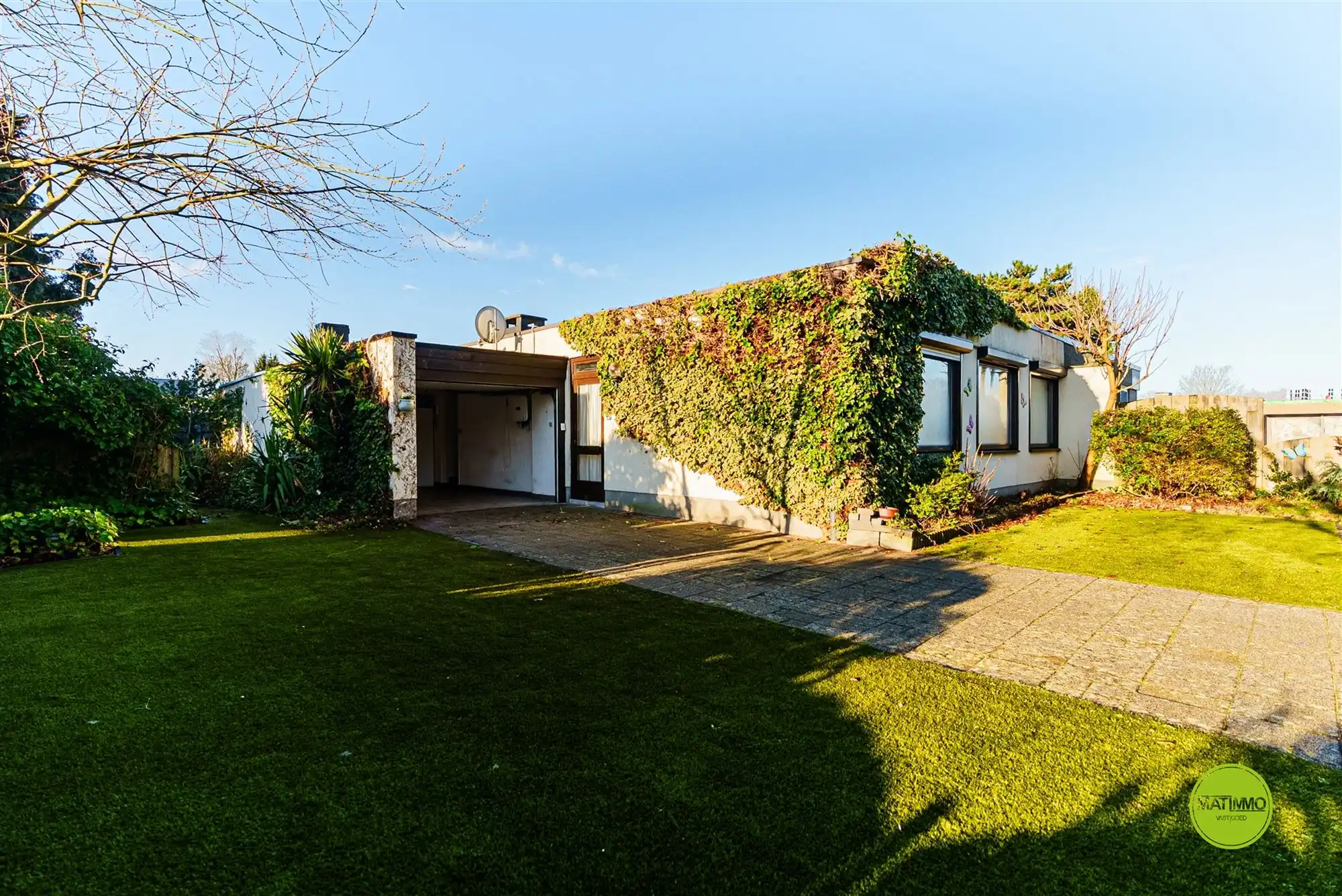 Hoofdfoto van de publicatie: Gezellige jaren 70 bungalow in een rustige straat in Lommel