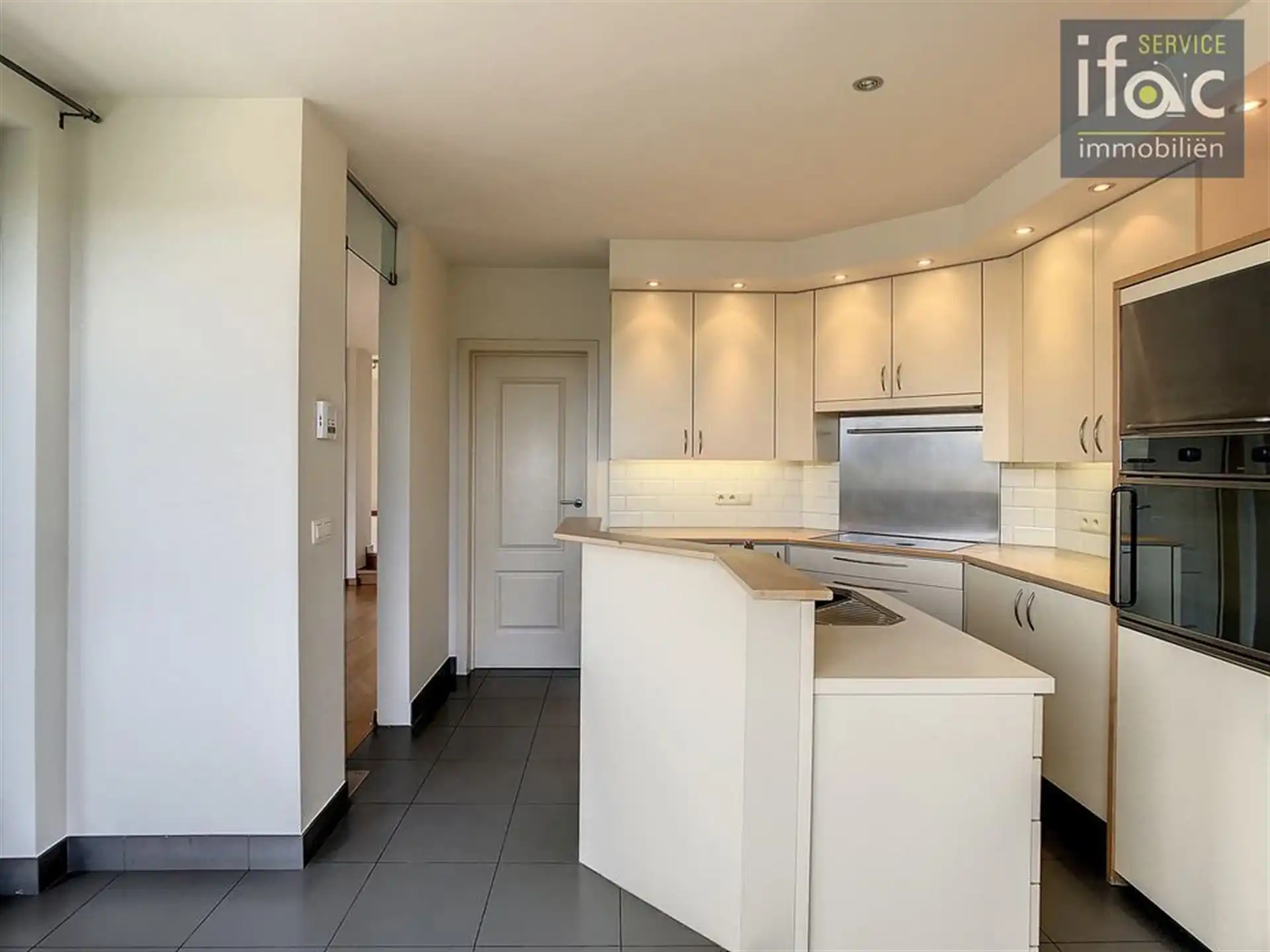 Prachtige 3-gevel villa met unieke panoramische vergezichten foto 16