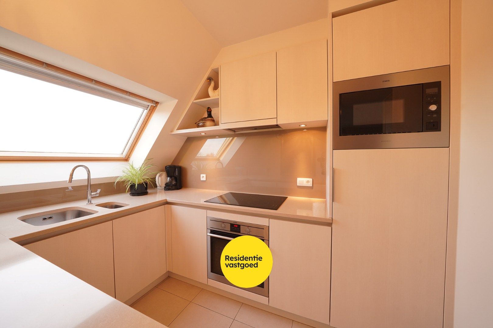 Recent duplex-appartement met open zicht op de vaart in Oudenburg foto 11