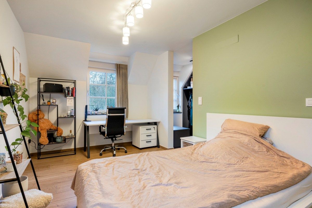 Ruim ingedeelde en kwalitatief afgewerkte villa op een mooi perceel met naastgelegen bouwgrond. foto 22