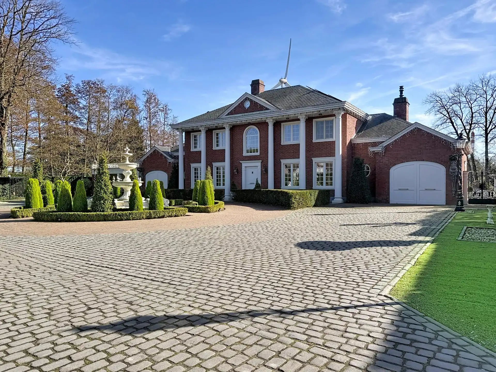 Prachtige luxueuze villa in Amerikaanse stijl met 4 slaapkamers en 2 badkamers. foto {{pictureIndex}}