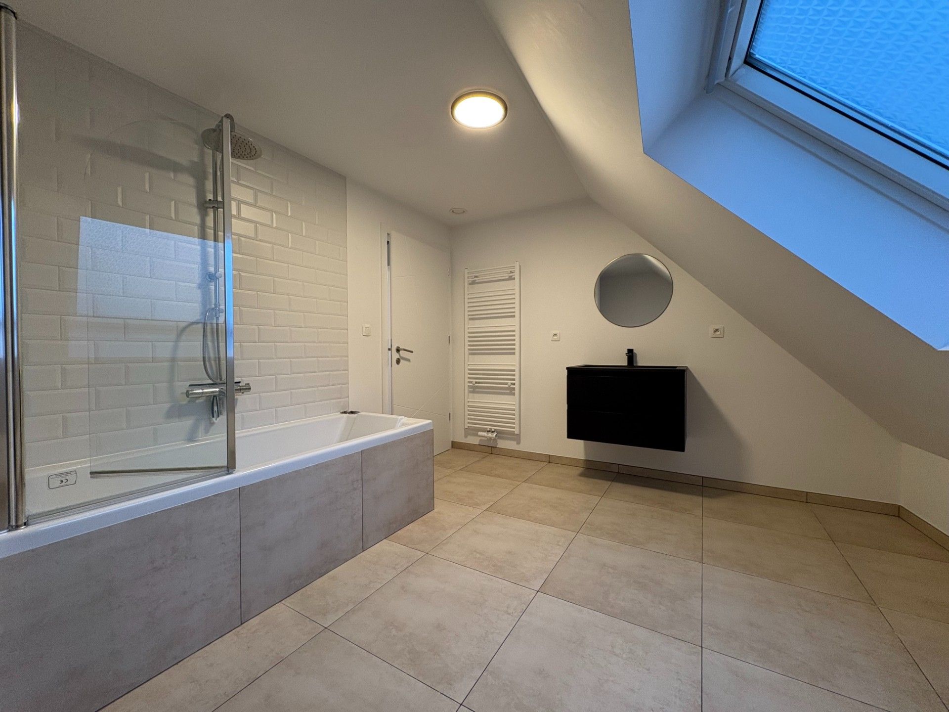 Klassevolle nieuwbouwwoning pal in centrum Brakel. foto 7