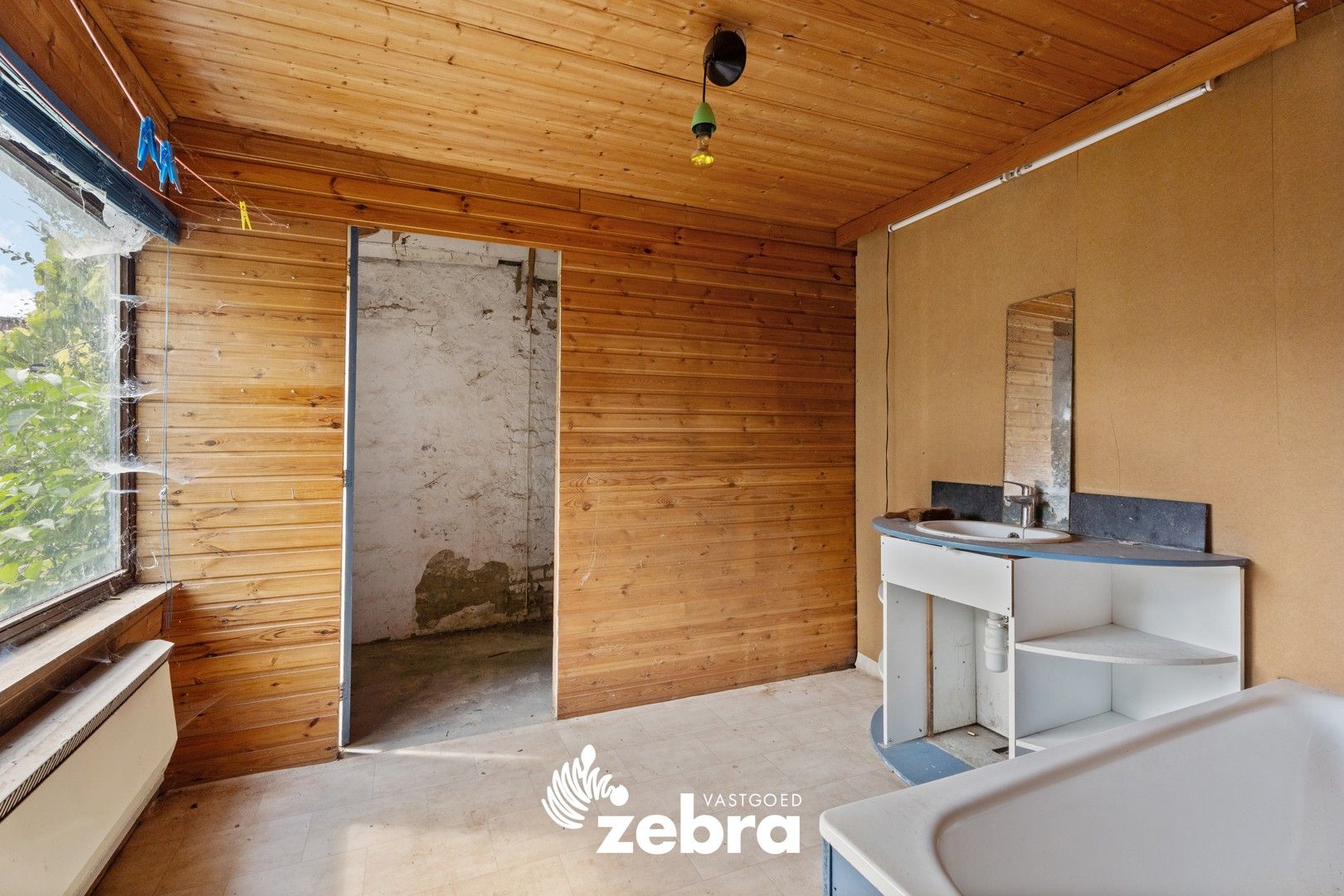 Te renoveren woning met 5 slaapkamers en veel potentieel in Sint-Michiels! foto 8