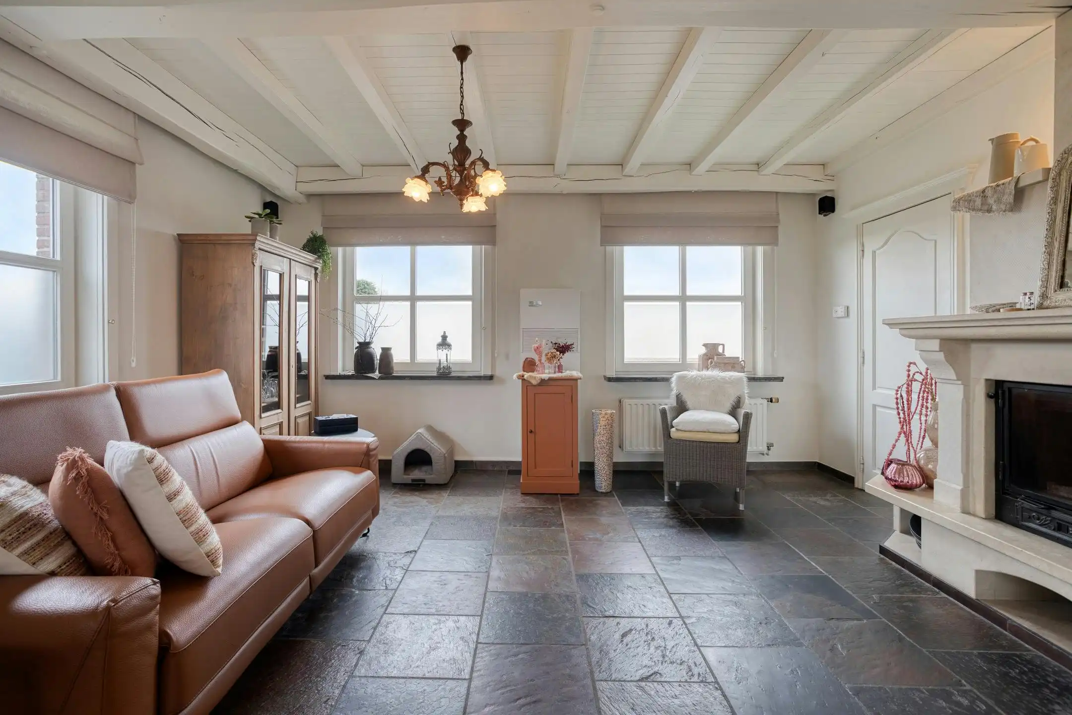 Landelijke woning met 4 slaapkamers op 2.772m² te Beauvoorde. foto 3