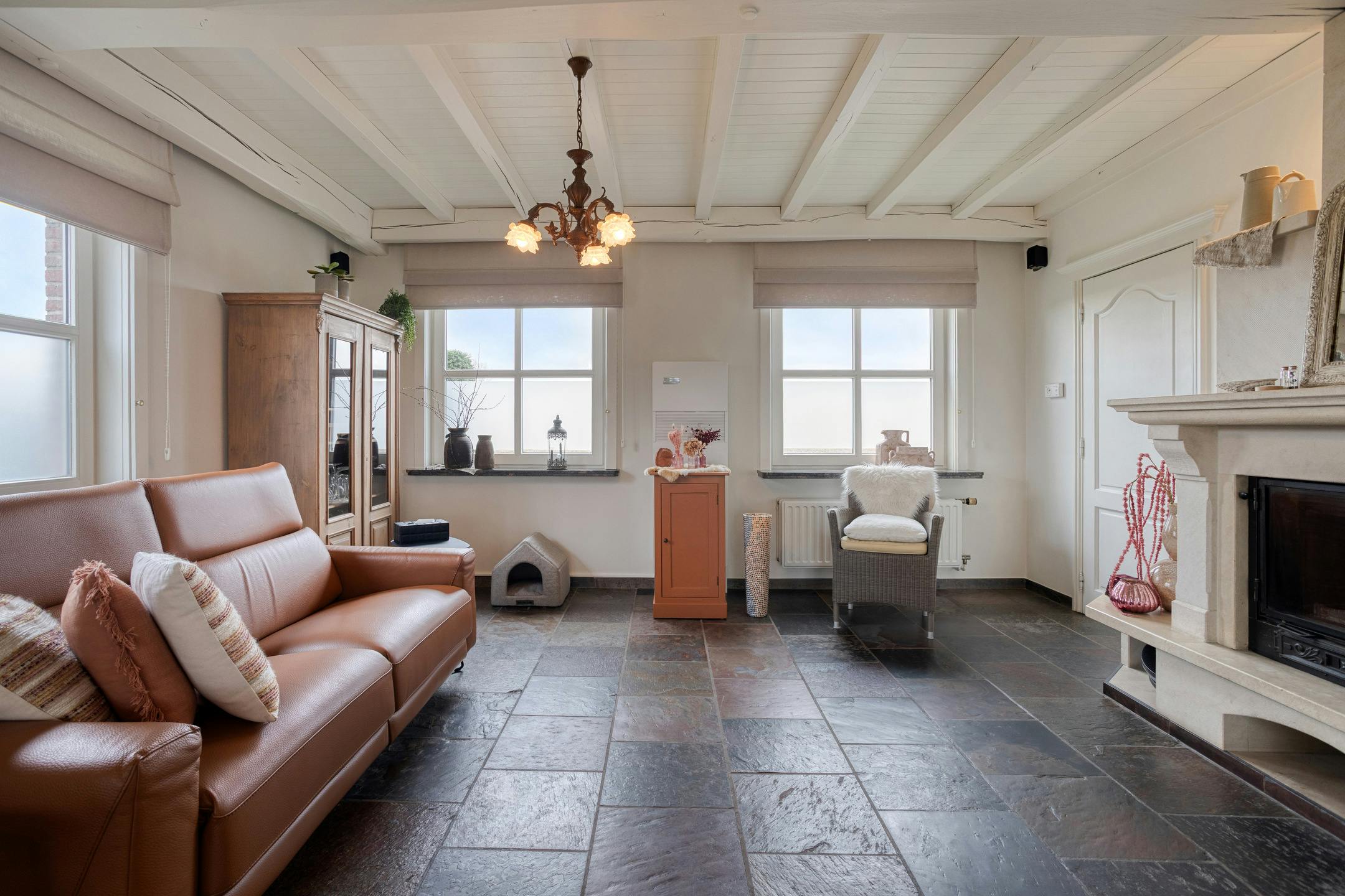 Landelijke woning met 4 slaapkamers op 2.772m² te Beauvoorde. foto 4