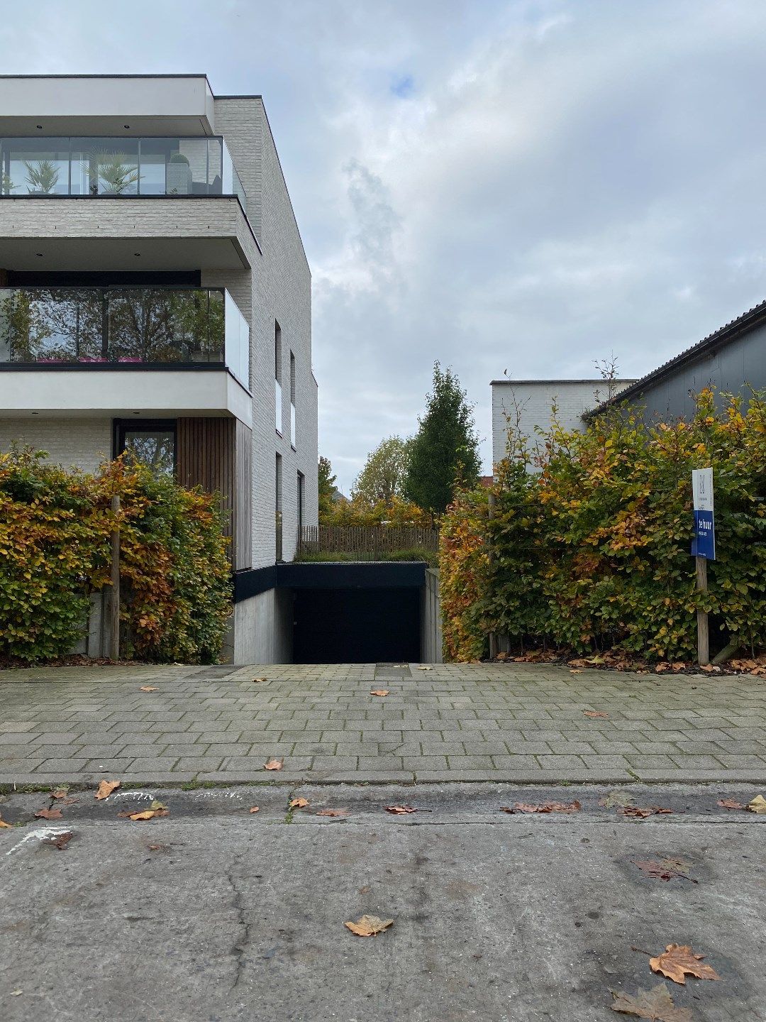 Ondergrondse autostaanplaats in afgesloten parking foto 2