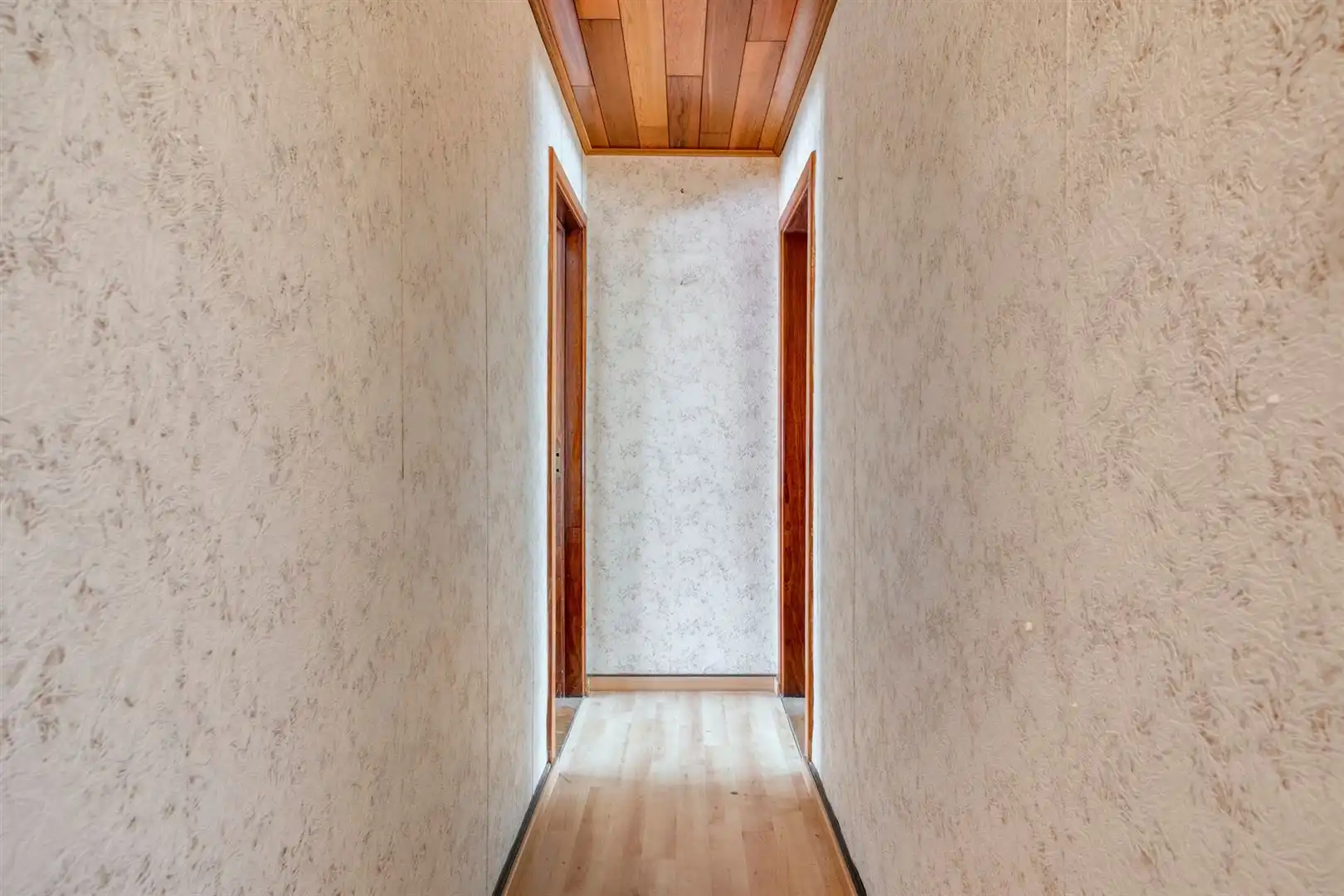 Te renoveren woning met zeer goede structuur en zijtoegang! foto 13