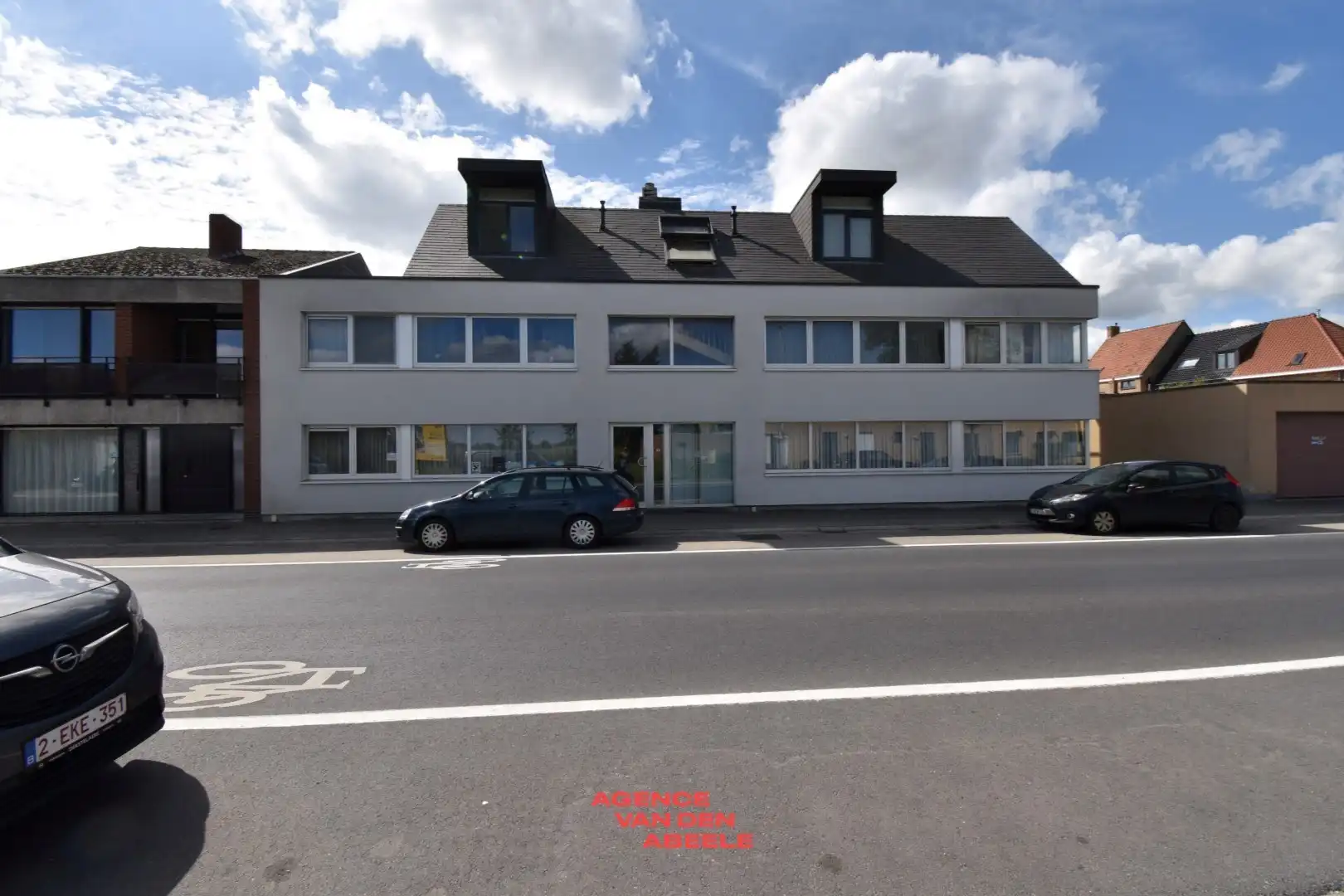 Opbrengsteigendom met 6 appartementen en 7 garages  foto 2