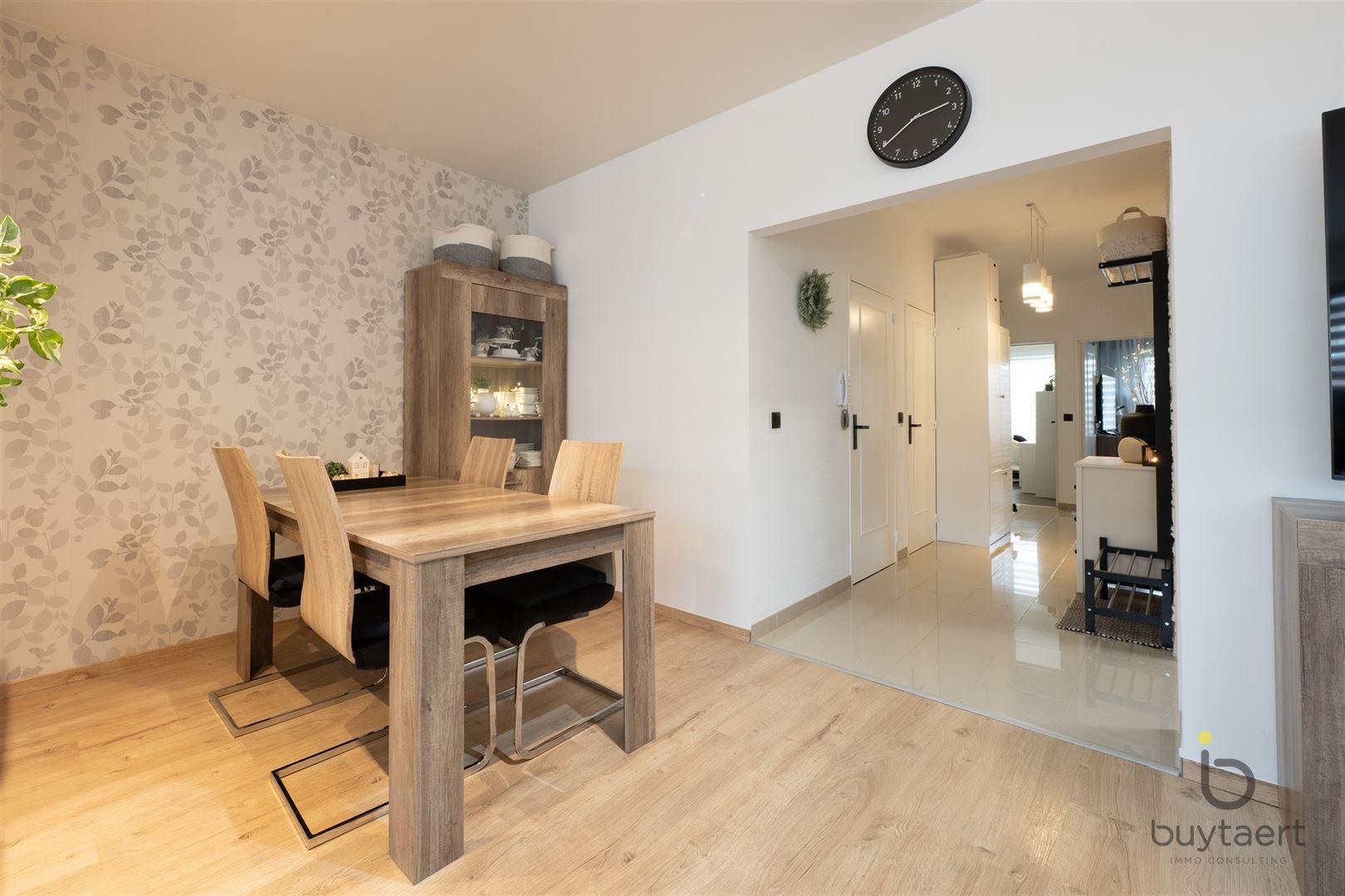 Gerenoveerd drie slaapkamer appartement te Hoboken. foto 3