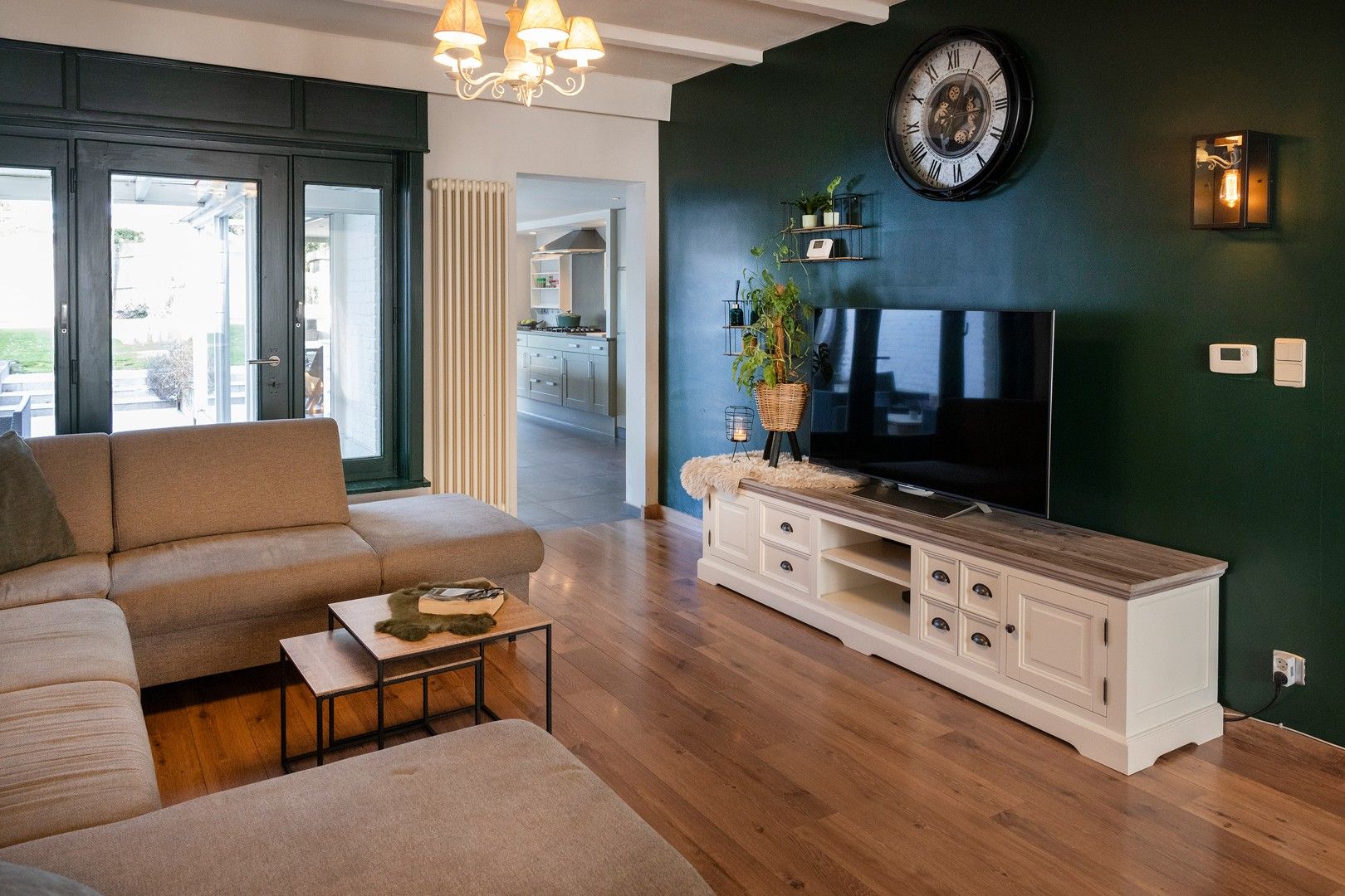 Ruime woning met 4 slpks, bureau en mogelijke praktijkruimte. foto 5