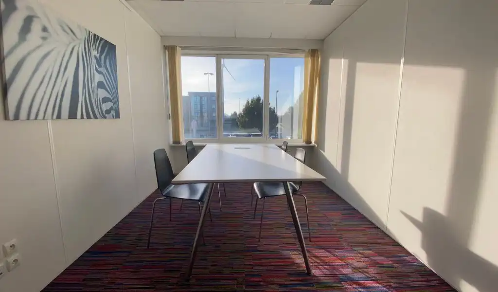 Instapklaar kantoor te huur in Brandstraat, Lokeren foto 8