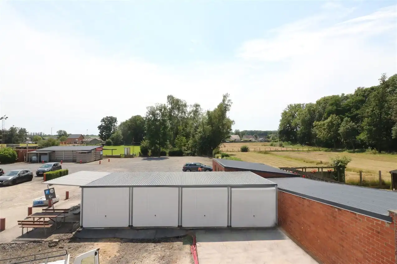 Gunstig gelegen, vernieuwd app. met 3 slpk., 2 badk. en garage foto 33