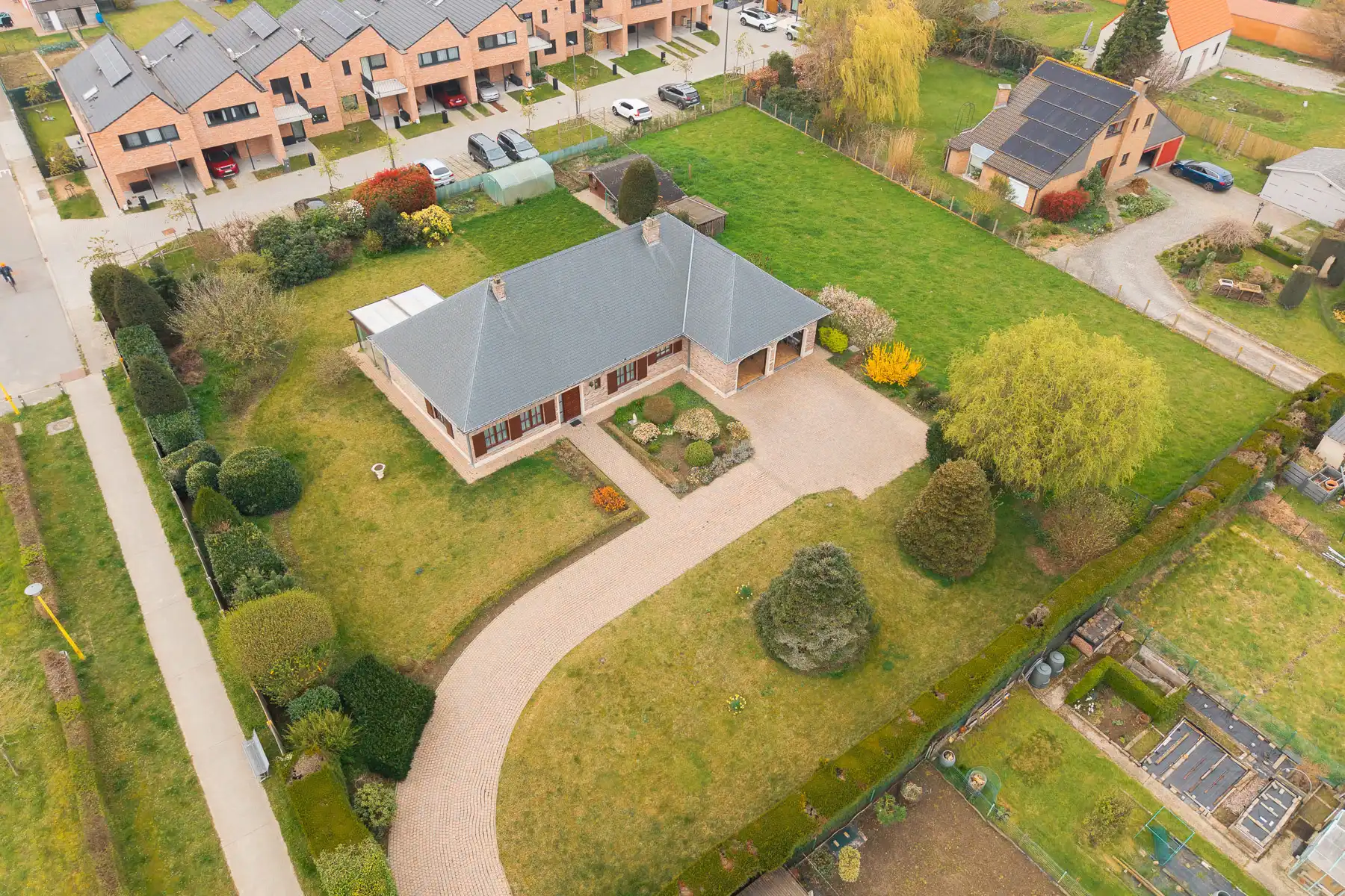 Hoofdfoto van de publicatie: Prachtige instapklare laagbouwvilla op een zeer ruim perceel