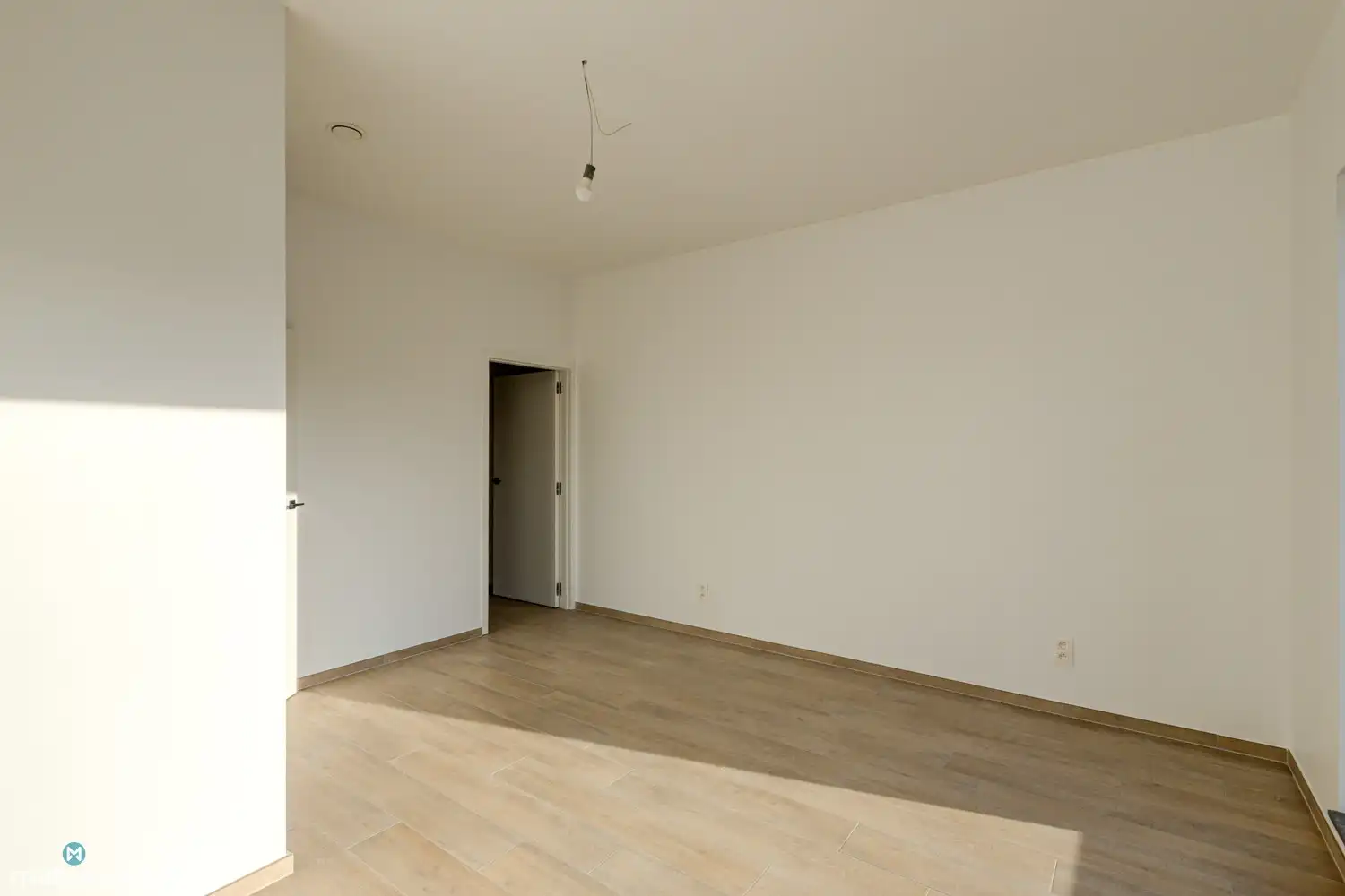 VOLLEDIG AFGEWERKTE EN GESCHILDERDE NIEUWBOUWWONING (EPB E10) MET 3 SLAAPKAMERS, OVERDEKT TERRAS, 2 GARAGES, KELDER EN AANGELEGDE TUIN IN WERM foto 15