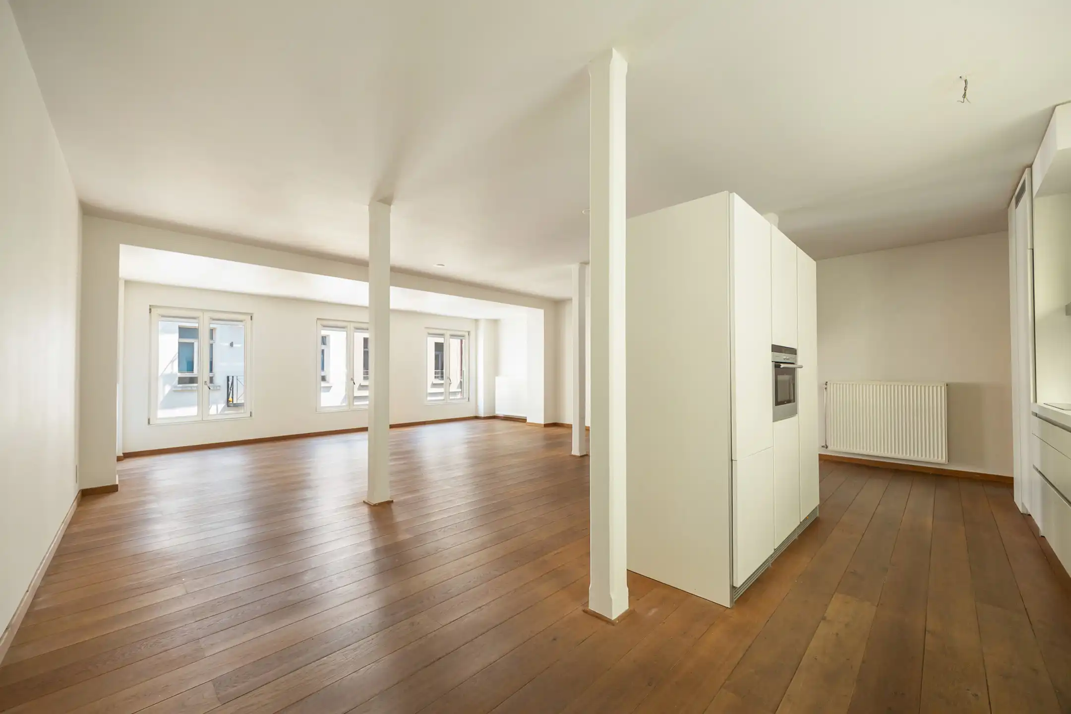 Stijlvol loftappartement op AAA-locatie in hartje Antwerpen foto {{pictureIndex}}