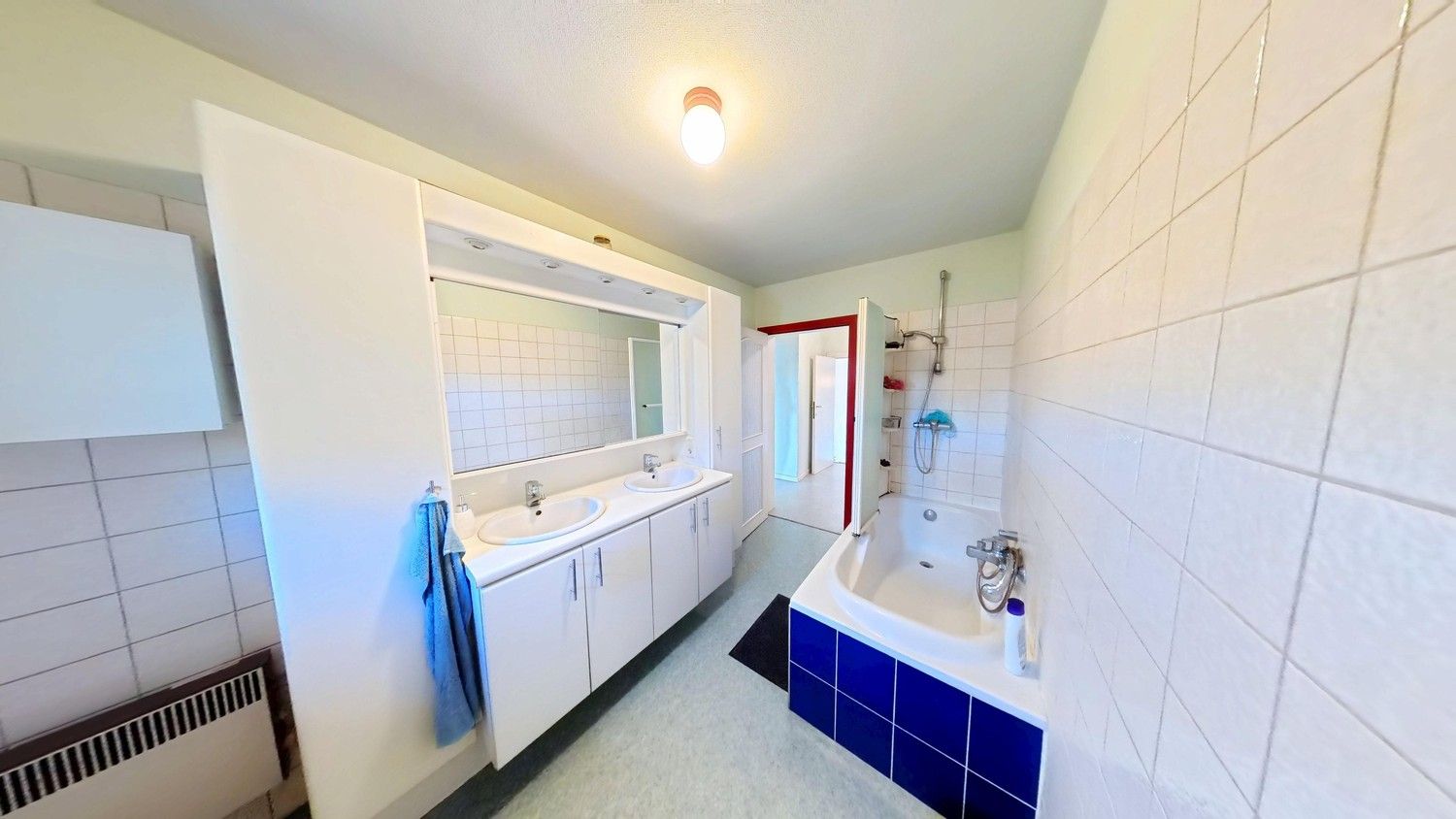 Handelspand met zeer ruim appartement in het centrum Brakel! foto 17